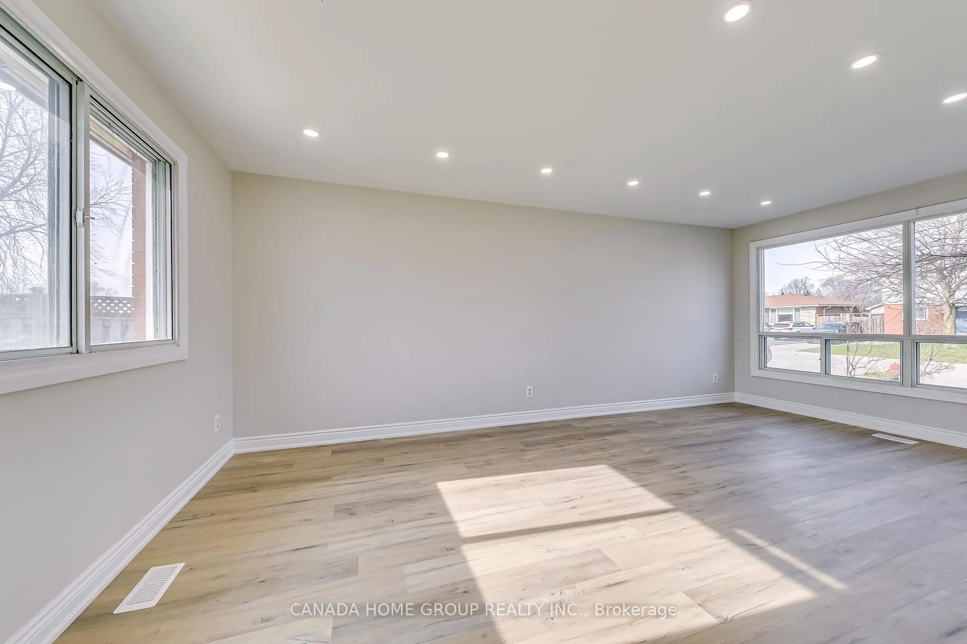 Photo 8 of Unit Upper, 27 Austin Drive, Hamilton, Lawfield — HOMEH