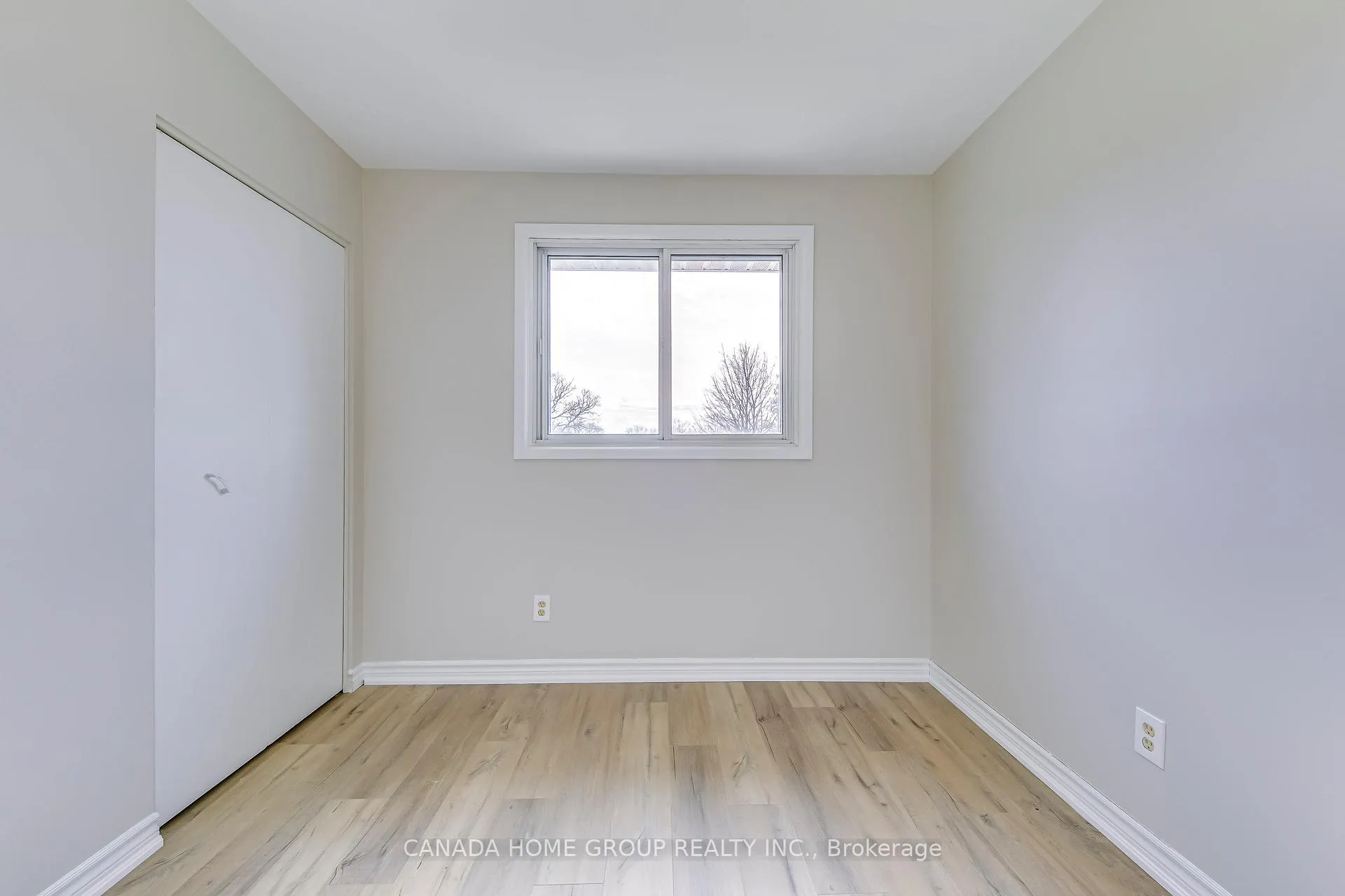 Photo 16 of Unit Upper, 27 Austin Drive, Hamilton, Lawfield — HOMEH