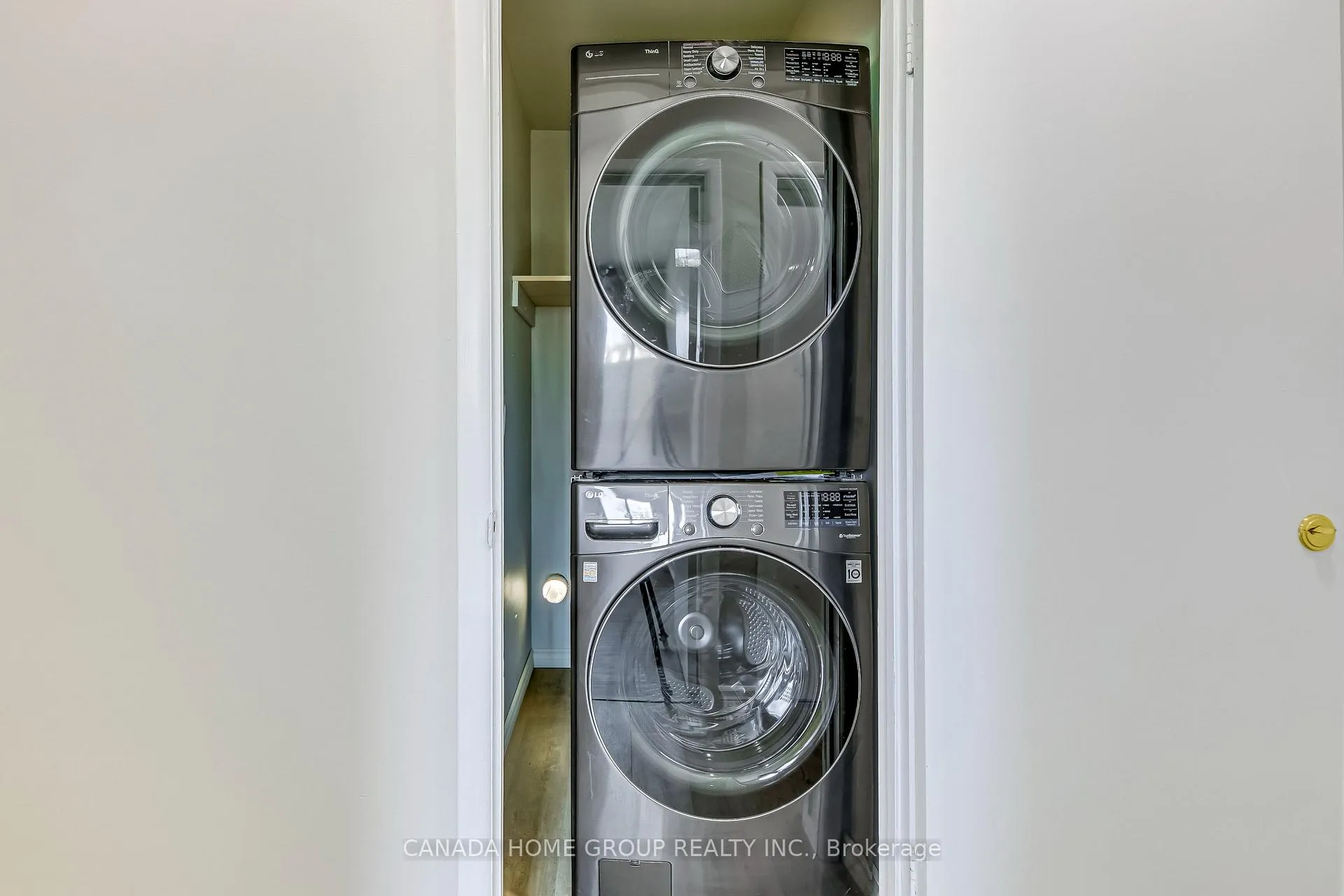 Photo 18 of Unit Upper, 27 Austin Drive, Hamilton, Lawfield — HOMEH