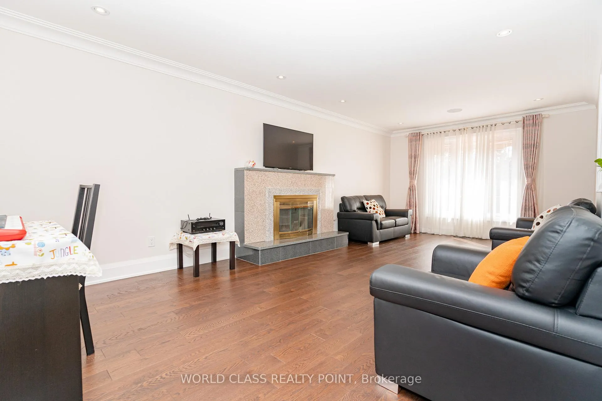 Photo 4 of 117 Highglen Avenue, Markham, Milliken Mills East — HOMEH