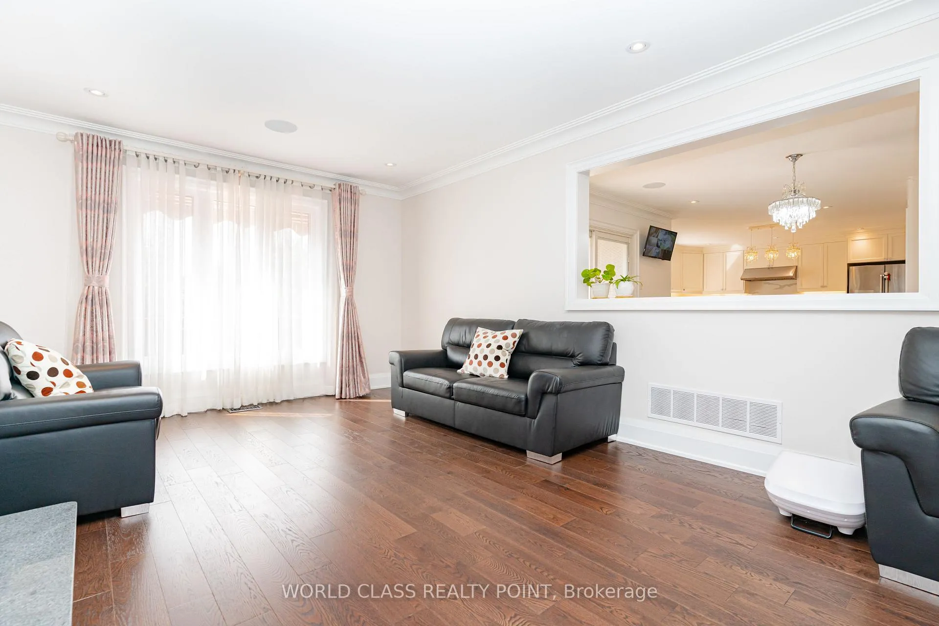 Photo 6 of 117 Highglen Avenue, Markham, Milliken Mills East — HOMEH