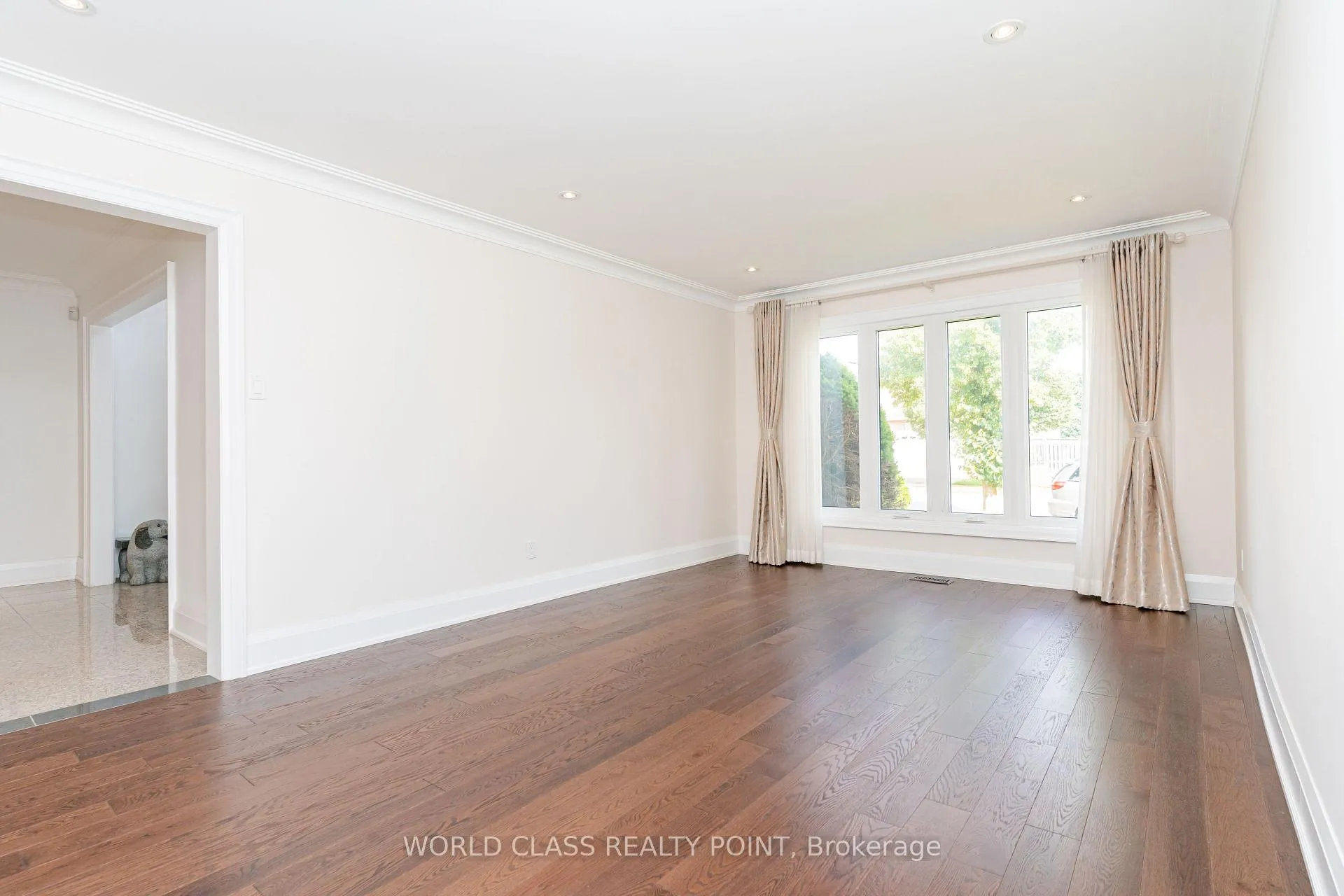 Photo 7 of 117 Highglen Avenue, Markham, Milliken Mills East — HOMEH
