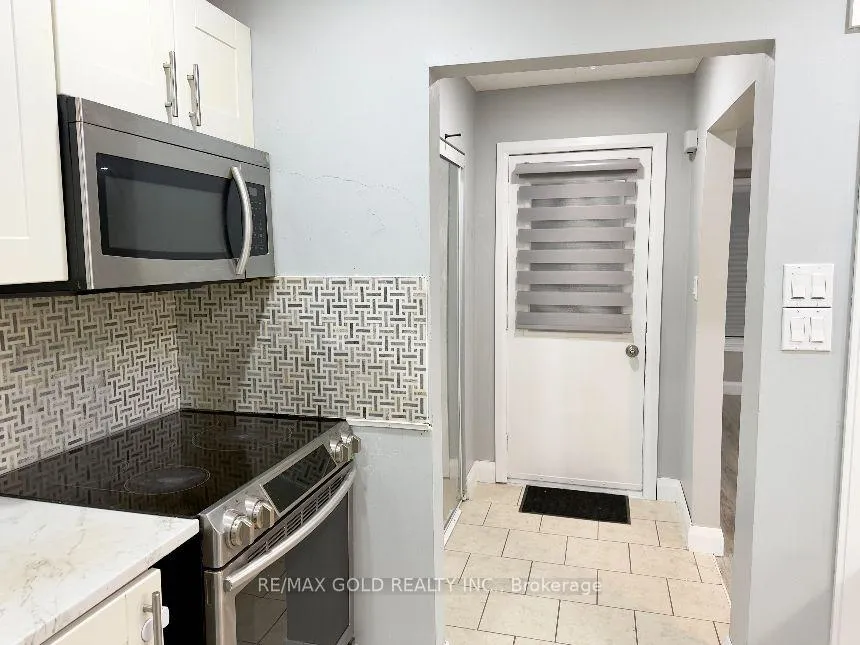 Photo 6 of 156 Mooregate Crescent, Kitchener, Victoria Hills — HOMEH