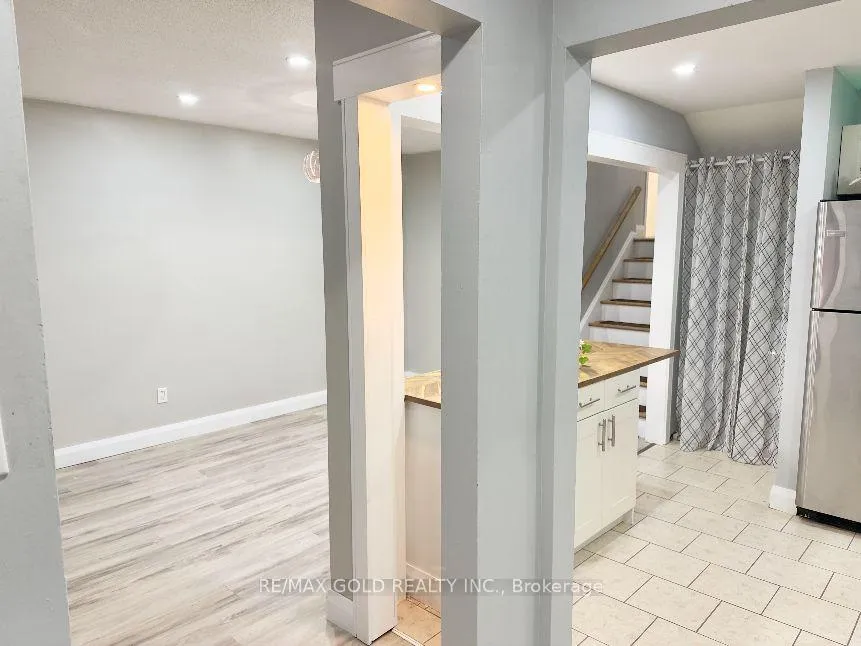Photo 13 of 156 Mooregate Crescent, Kitchener, Victoria Hills — HOMEH