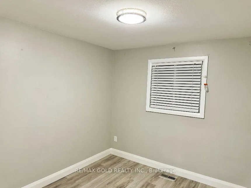 Photo 21 of 156 Mooregate Crescent, Kitchener, Victoria Hills — HOMEH