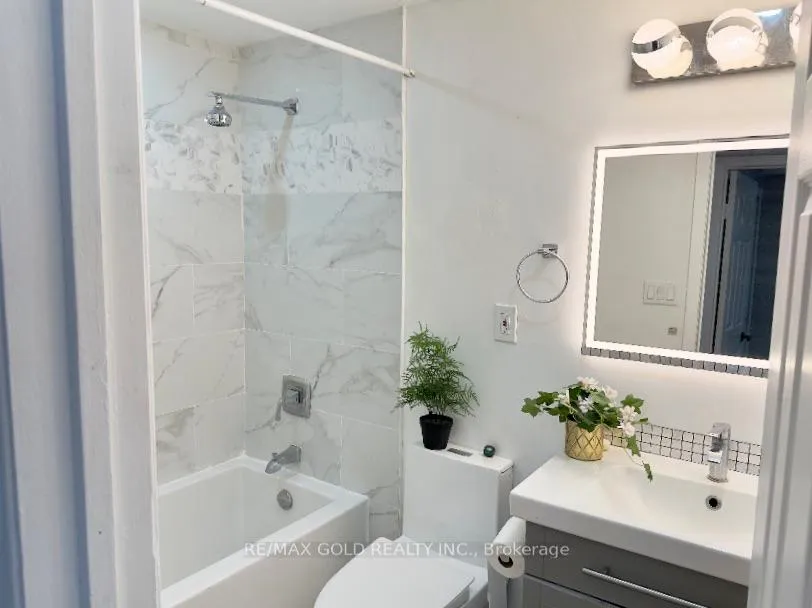 Photo 24 of 156 Mooregate Crescent, Kitchener, Victoria Hills — HOMEH