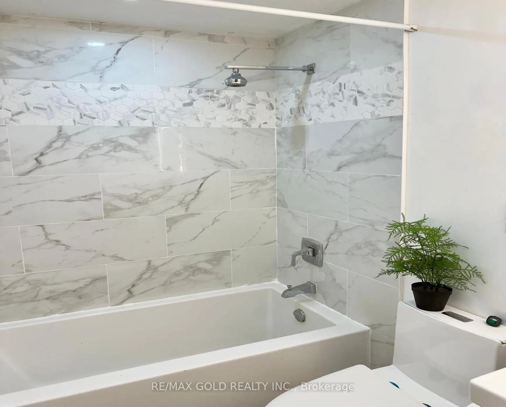Photo 25 of 156 Mooregate Crescent, Kitchener, Victoria Hills — HOMEH
