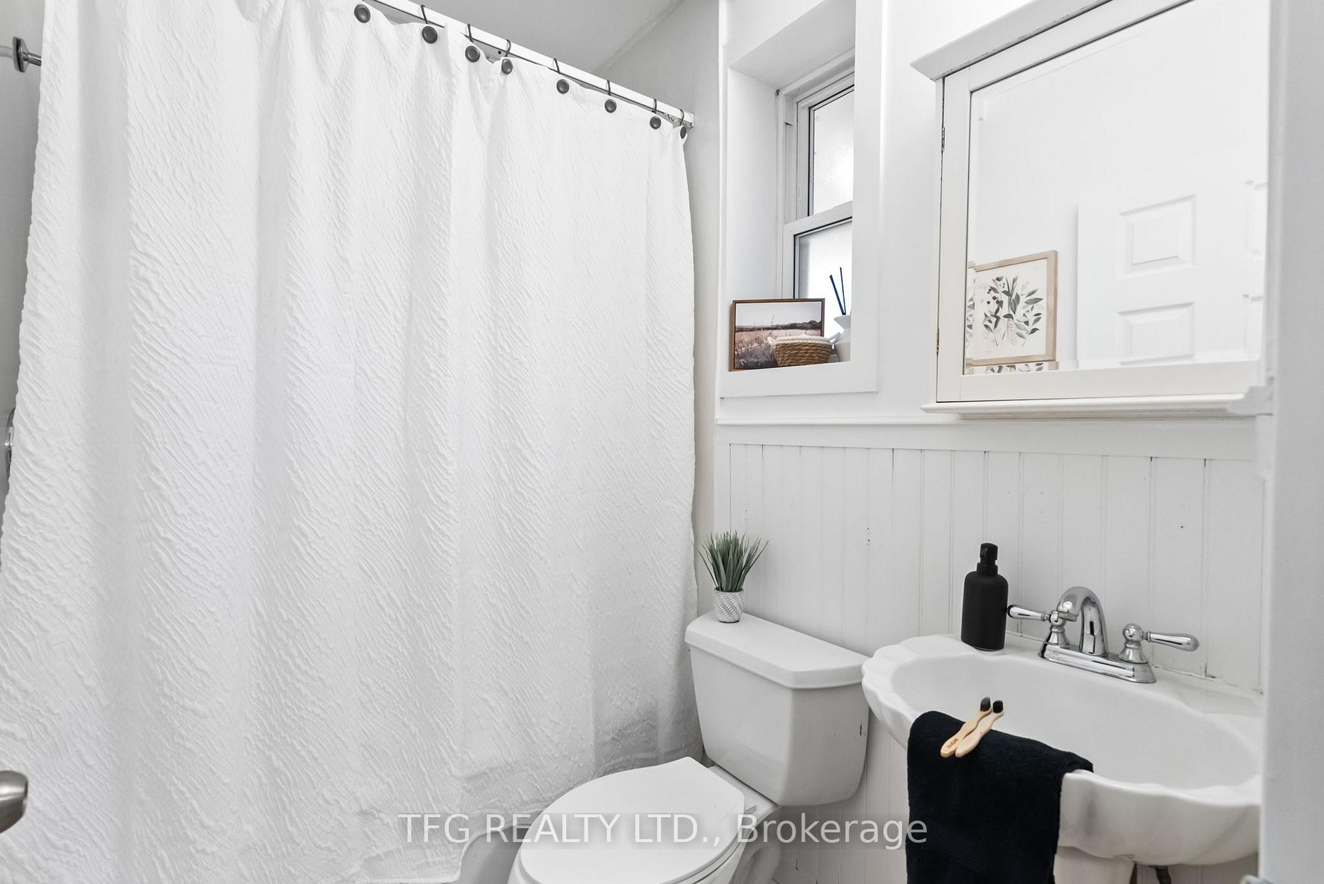 Photo 16 of 38 Tulloch Drive, Ajax, South East — HOMEH