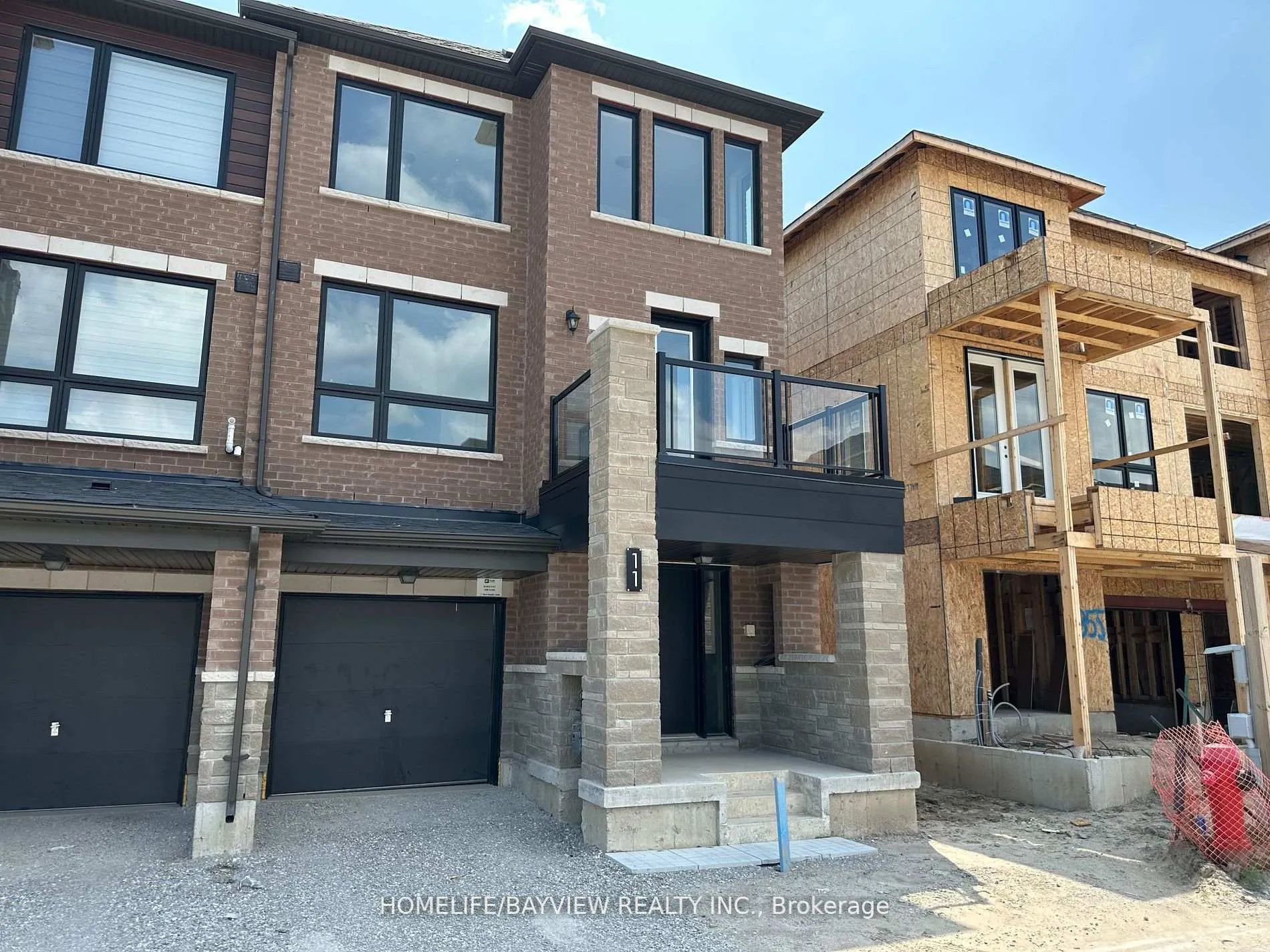 Photo 2 of 11 Red Maple Lane, Barrie, Innis-Shore — HOMEH