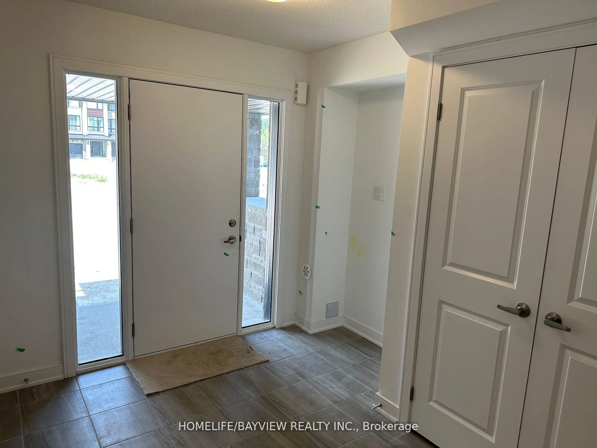 Photo 5 of 11 Red Maple Lane, Barrie, Innis-Shore — HOMEH