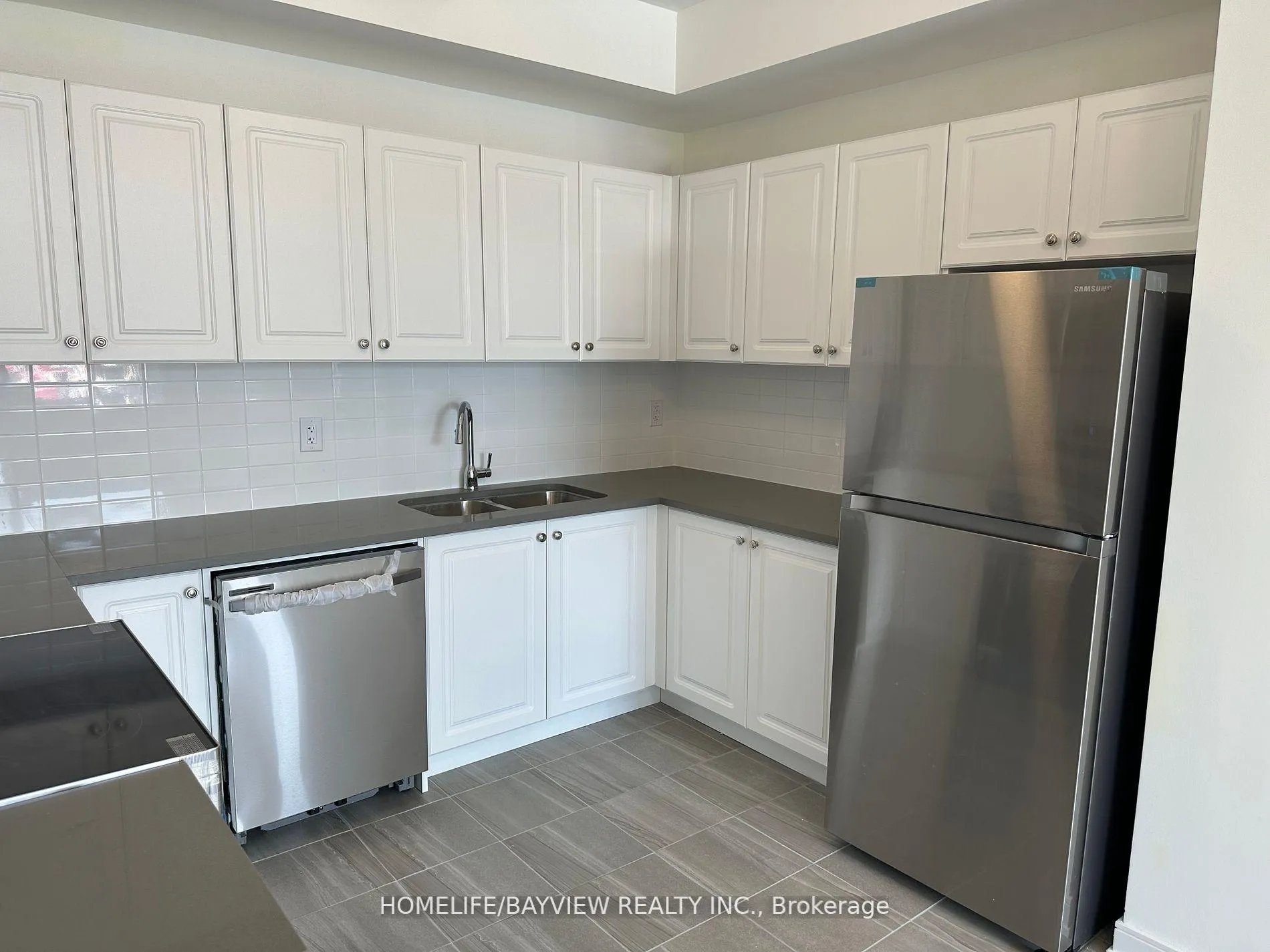 Photo 7 of 11 Red Maple Lane, Barrie, Innis-Shore — HOMEH