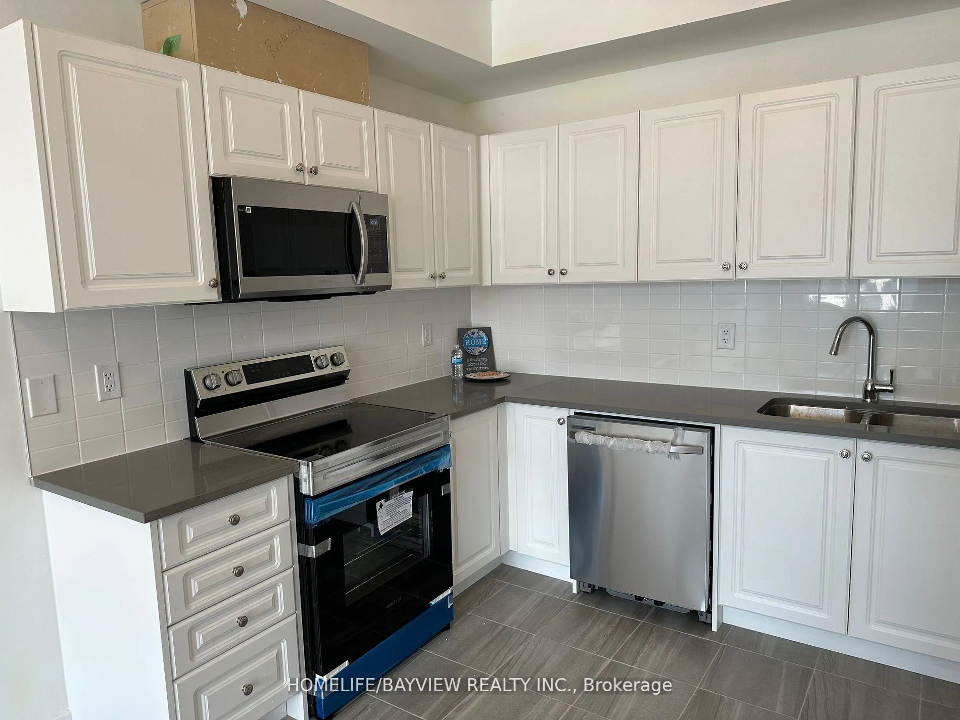 Photo 8 of 11 Red Maple Lane, Barrie, Innis-Shore — HOMEH