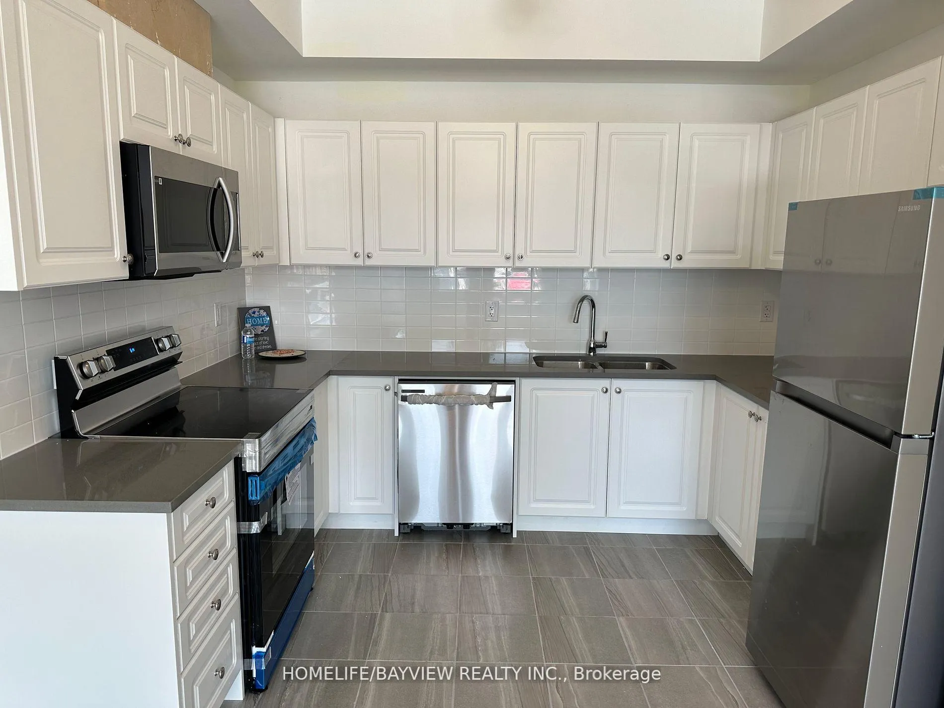 Photo 9 of 11 Red Maple Lane, Barrie, Innis-Shore — HOMEH