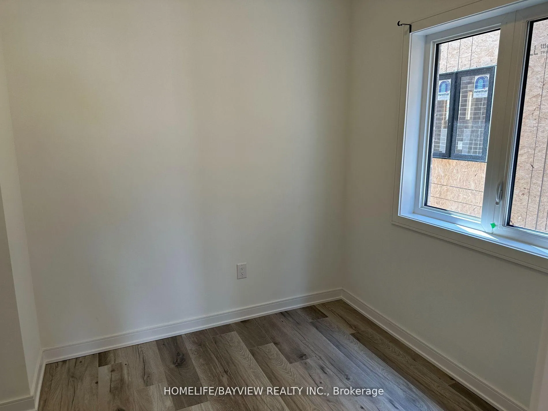 Photo 13 of 11 Red Maple Lane, Barrie, Innis-Shore — HOMEH