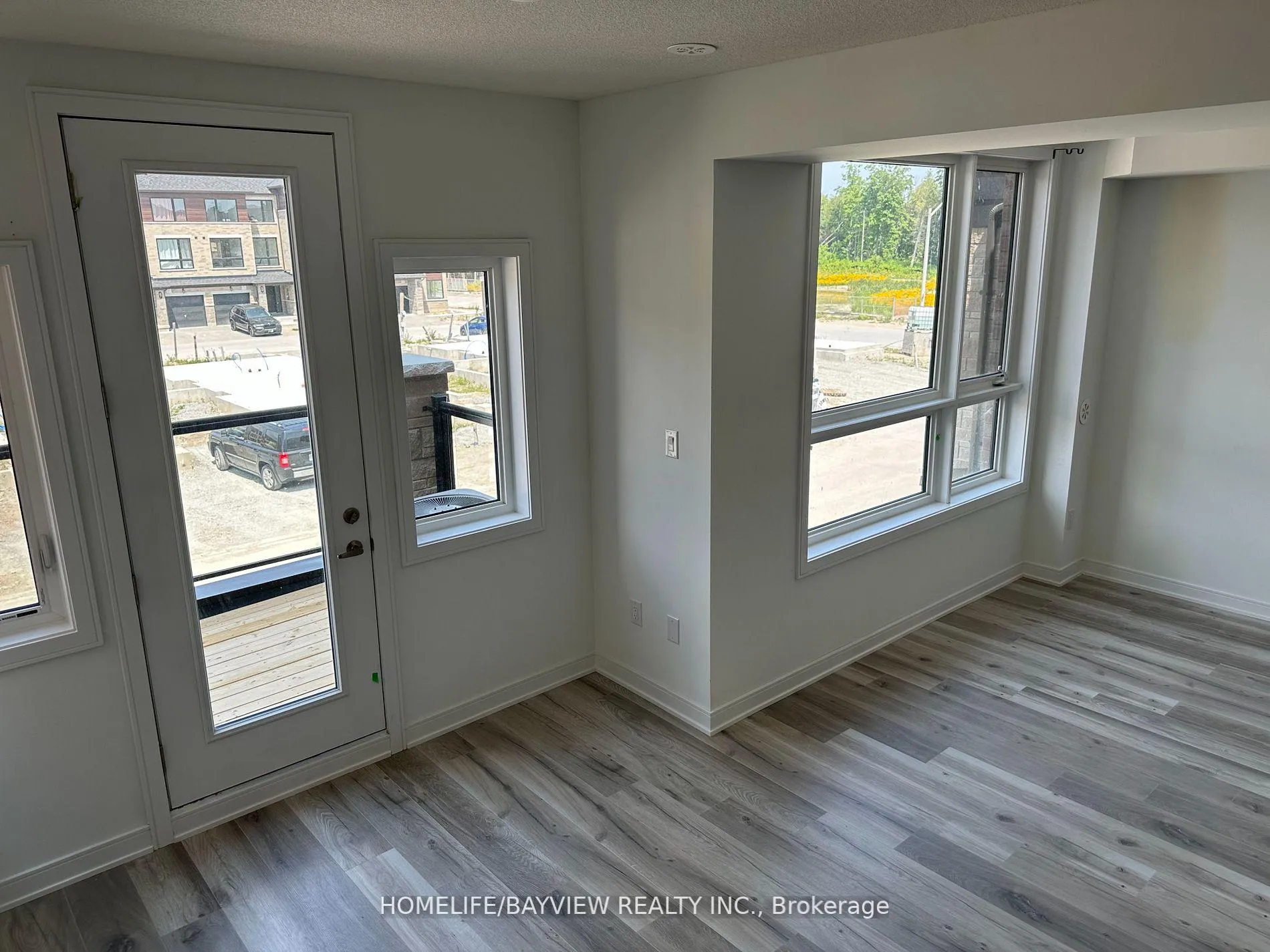 Photo 17 of 11 Red Maple Lane, Barrie, Innis-Shore — HOMEH