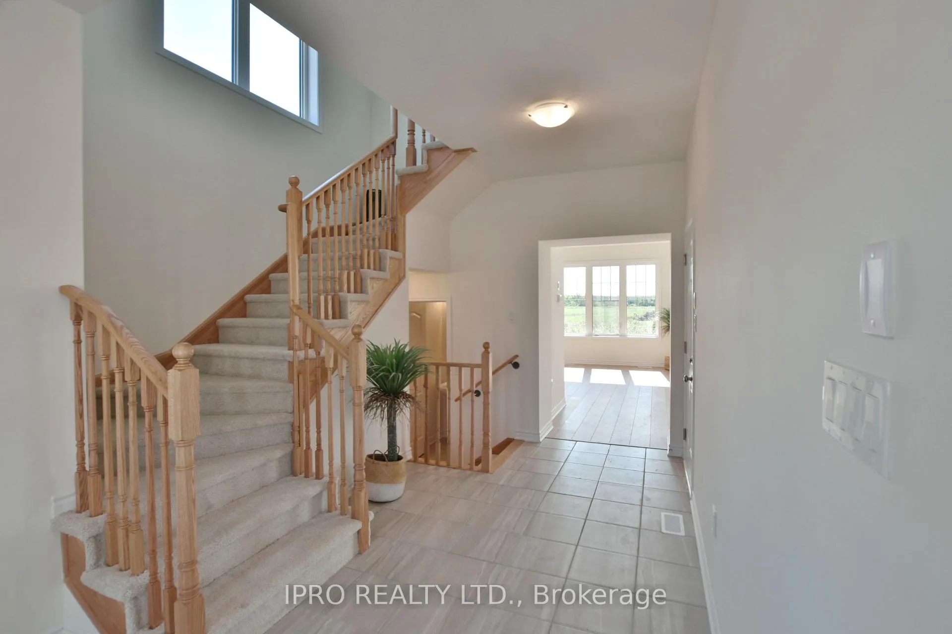 Photo 7 of 12 Shapira Avenue, Wasaga Beach — HOMEH