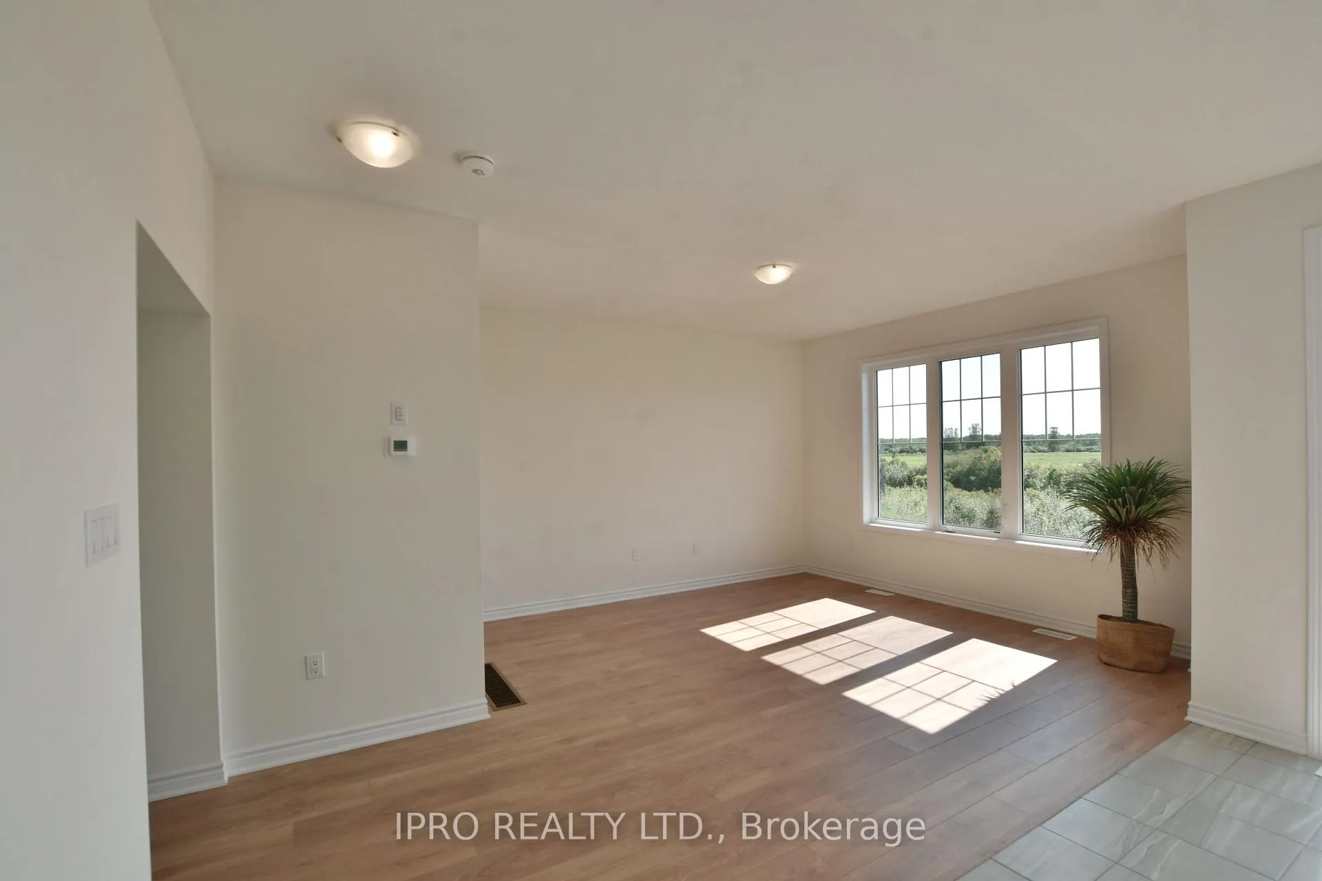 Photo 9 of 12 Shapira Avenue, Wasaga Beach — HOMEH