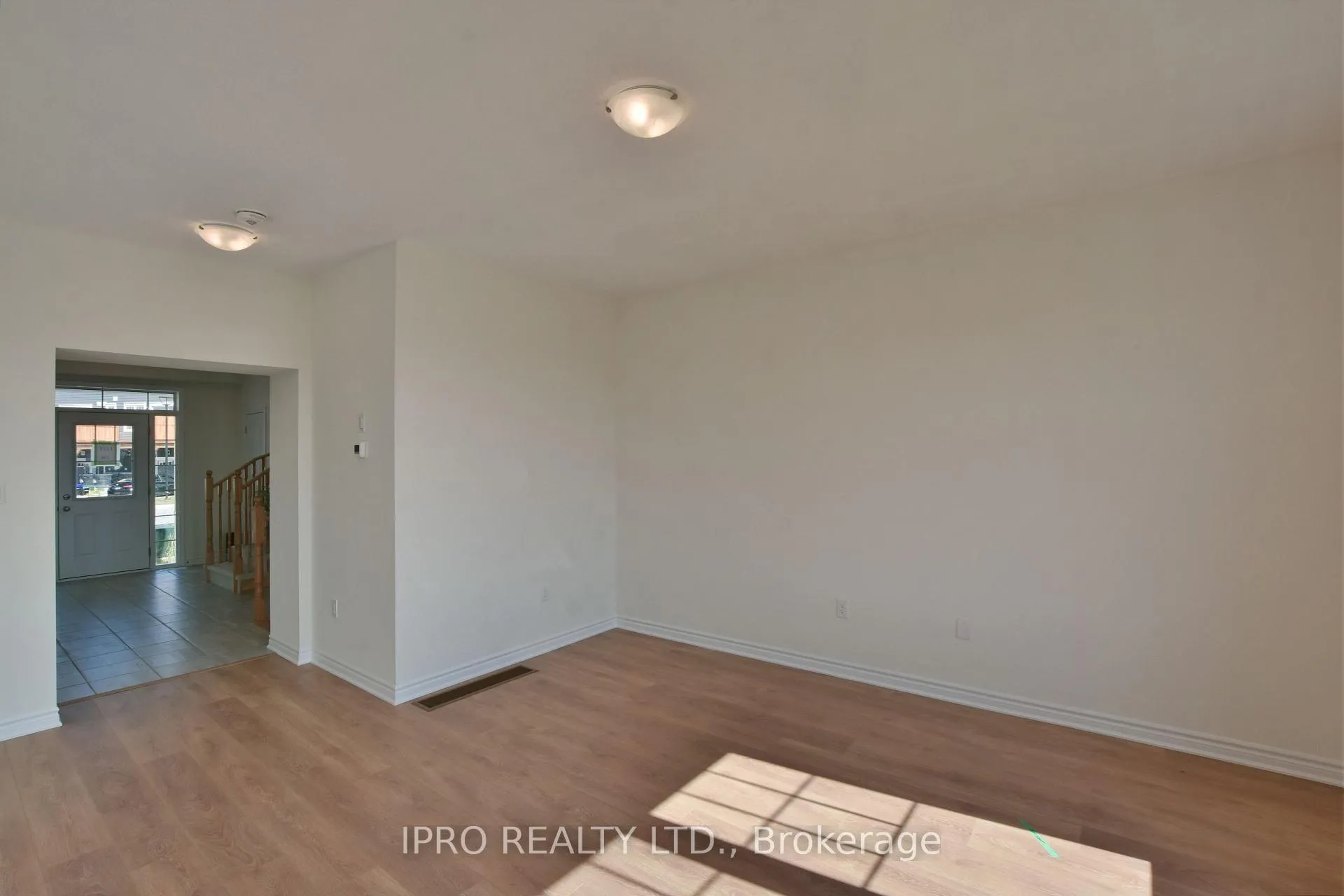 Photo 13 of 12 Shapira Avenue, Wasaga Beach — HOMEH