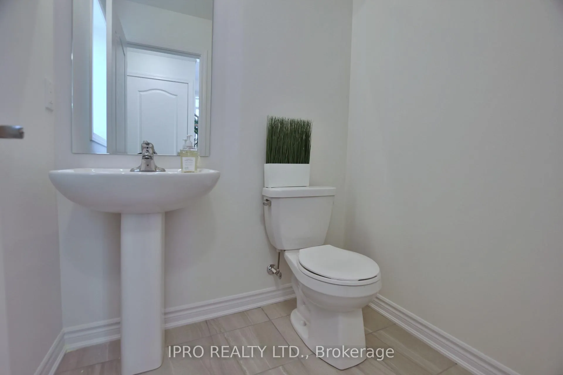 Photo 23 of 12 Shapira Avenue, Wasaga Beach — HOMEH