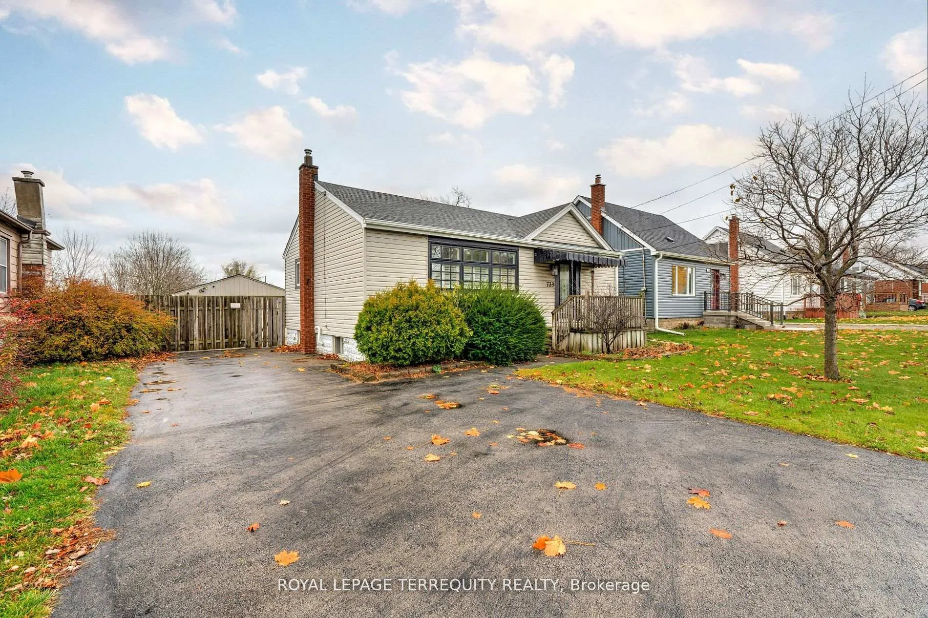 Photo 2 of 739 Upper Gage Avenue, Hamilton, Macassa — HOMEH