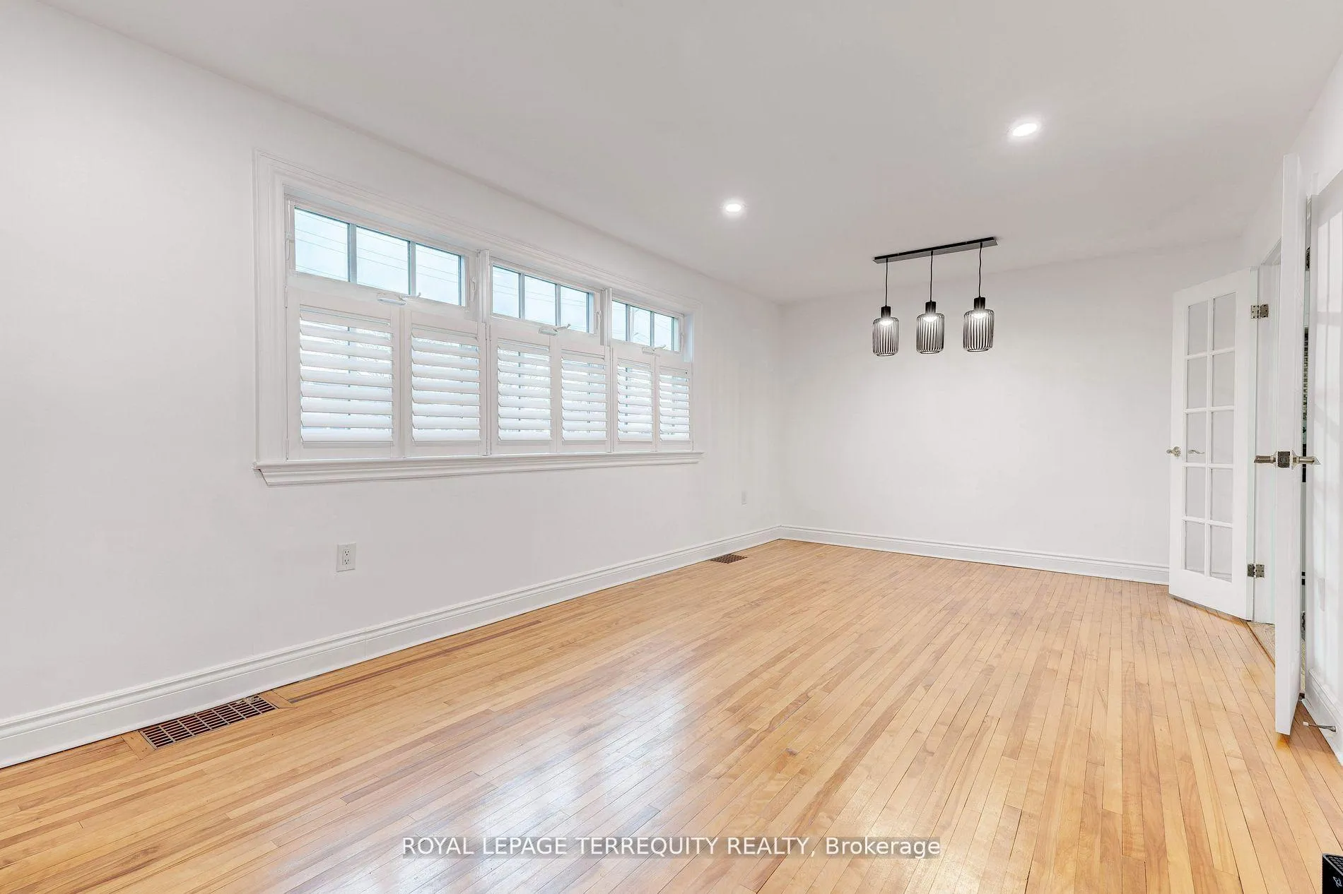 Photo 4 of 739 Upper Gage Avenue, Hamilton, Macassa — HOMEH