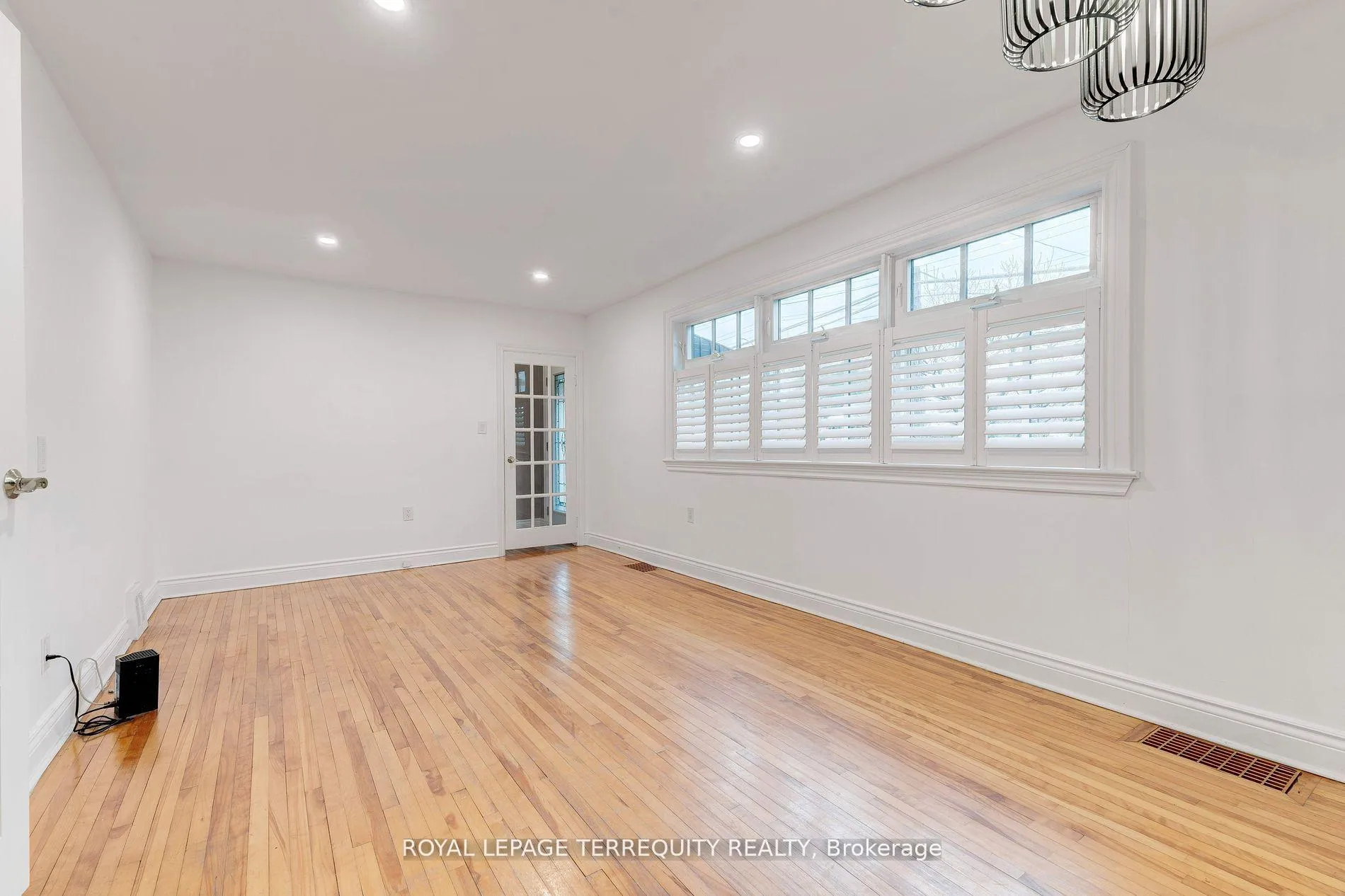 Photo 5 of 739 Upper Gage Avenue, Hamilton, Macassa — HOMEH