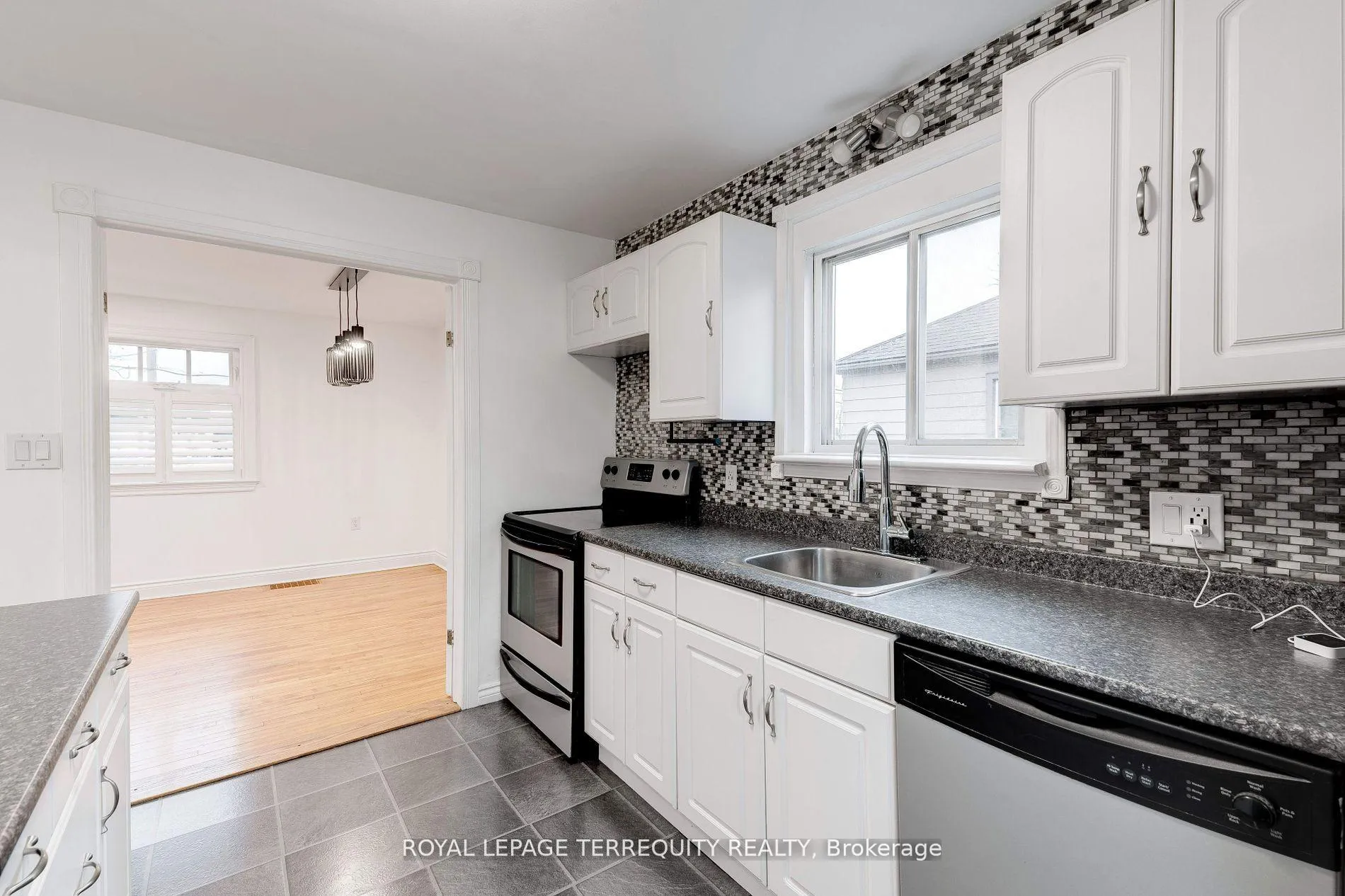 Photo 8 of 739 Upper Gage Avenue, Hamilton, Macassa — HOMEH