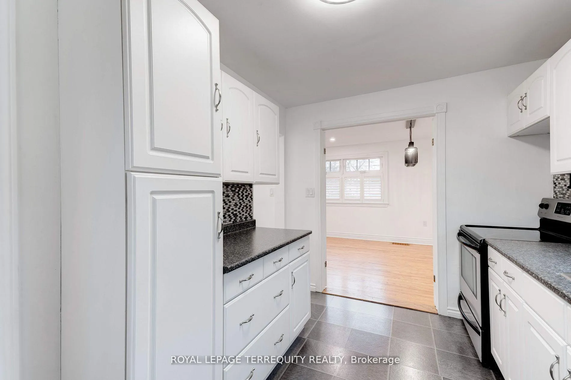 Photo 9 of 739 Upper Gage Avenue, Hamilton, Macassa — HOMEH