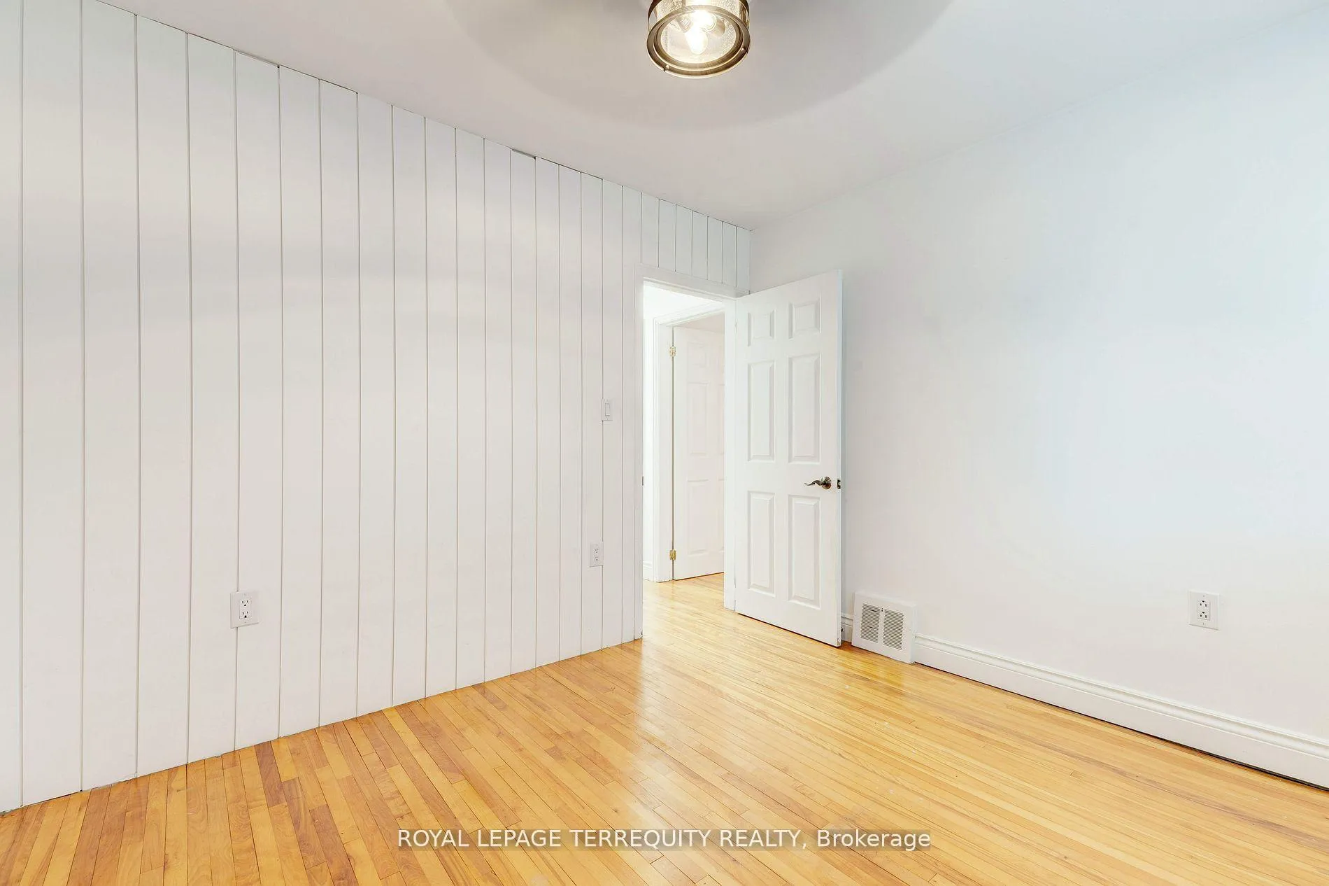 Photo 11 of 739 Upper Gage Avenue, Hamilton, Macassa — HOMEH