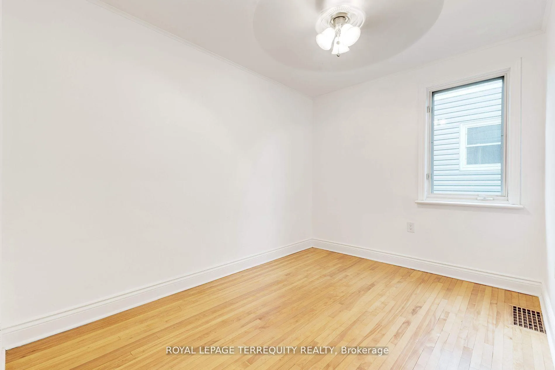 Photo 13 of 739 Upper Gage Avenue, Hamilton, Macassa — HOMEH