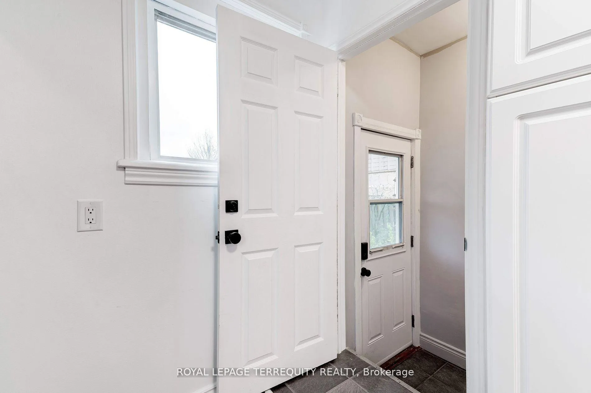 Photo 15 of 739 Upper Gage Avenue, Hamilton, Macassa — HOMEH