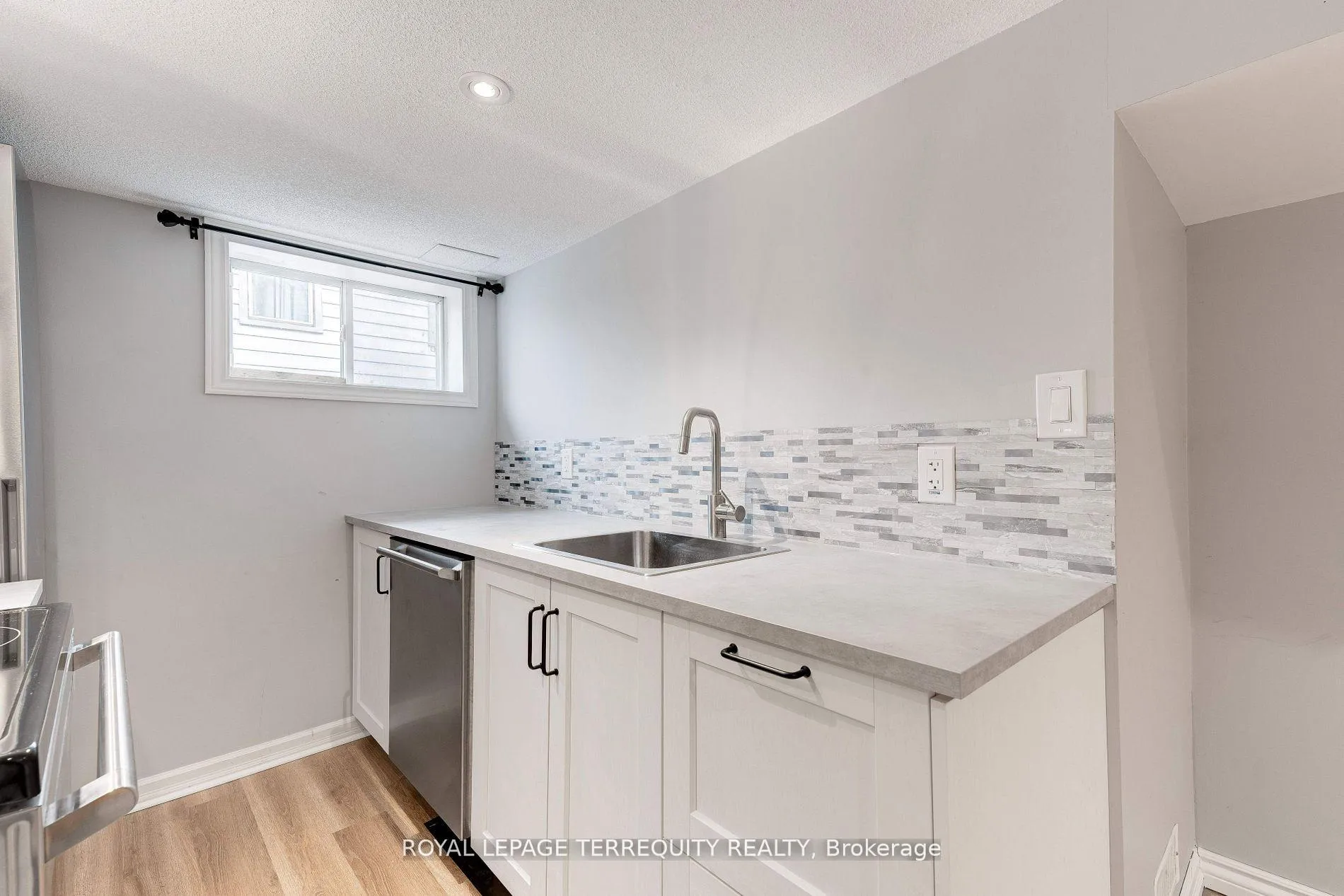 Photo 20 of 739 Upper Gage Avenue, Hamilton, Macassa — HOMEH