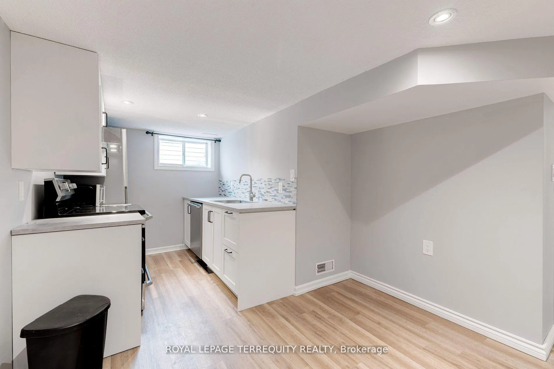Photo 21 of 739 Upper Gage Avenue, Hamilton, Macassa — HOMEH