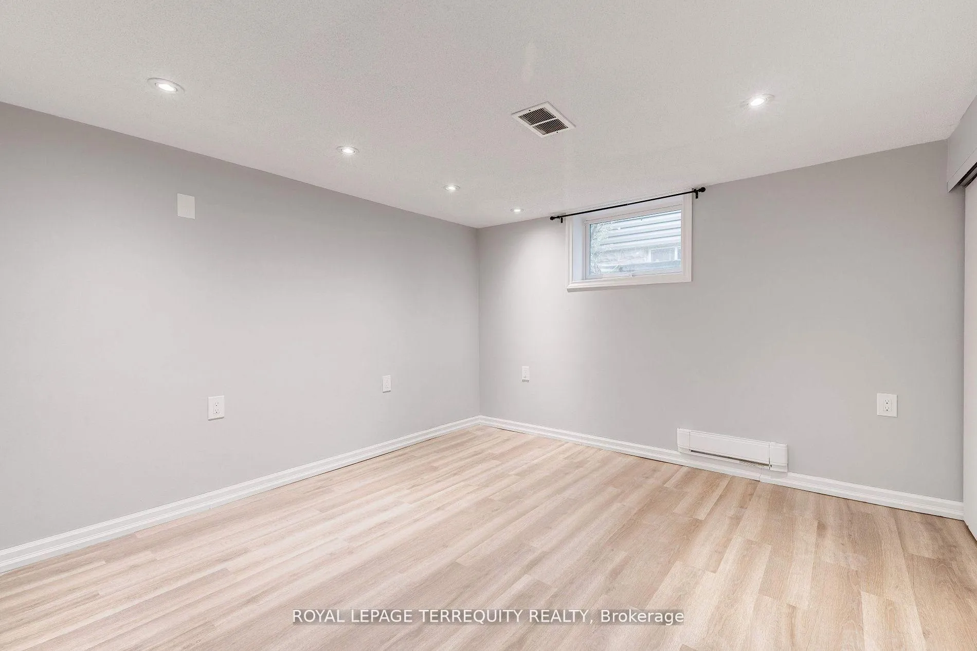 Photo 24 of 739 Upper Gage Avenue, Hamilton, Macassa — HOMEH