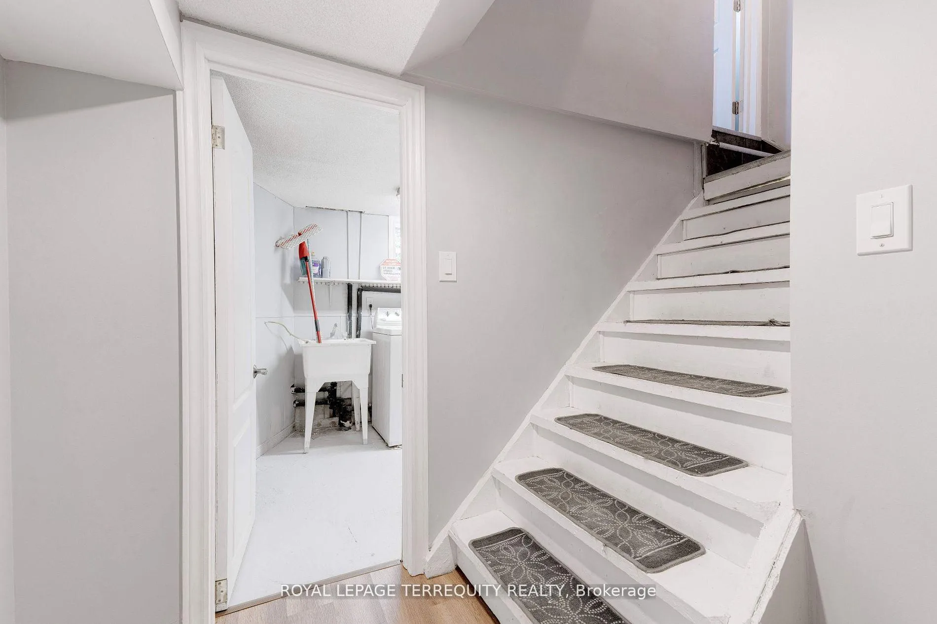 Photo 27 of 739 Upper Gage Avenue, Hamilton, Macassa — HOMEH