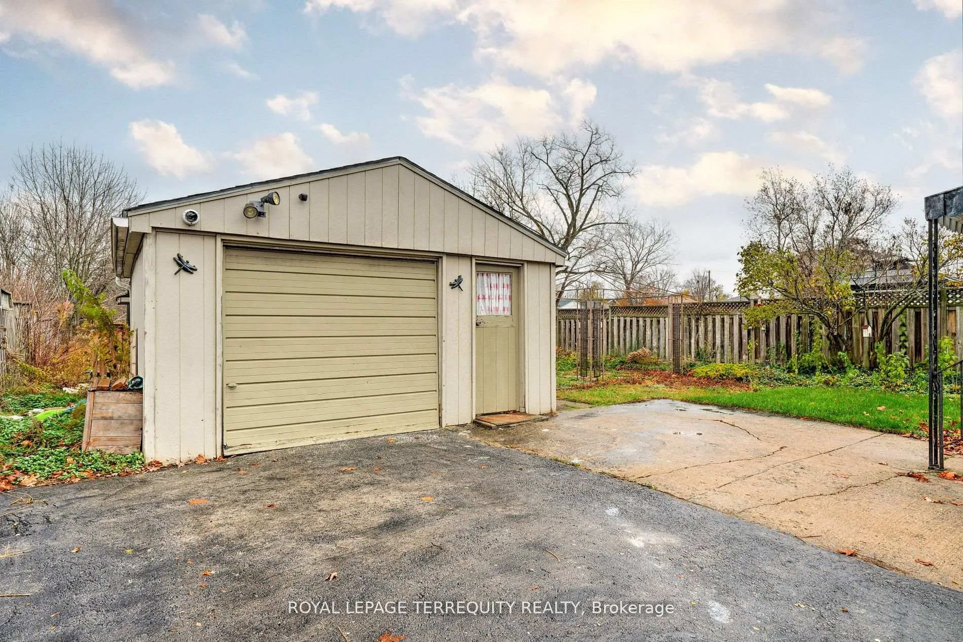 Photo 28 of 739 Upper Gage Avenue, Hamilton, Macassa — HOMEH