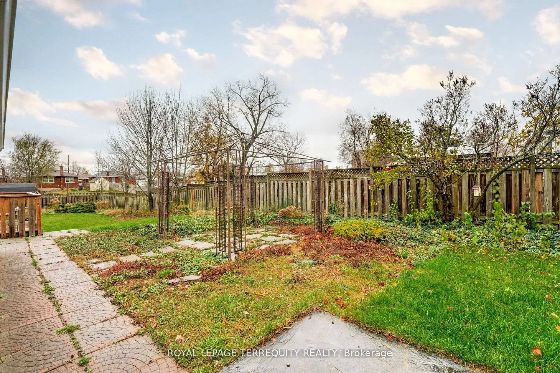 Photo 31 of 739 Upper Gage Avenue, Hamilton, Macassa — HOMEH