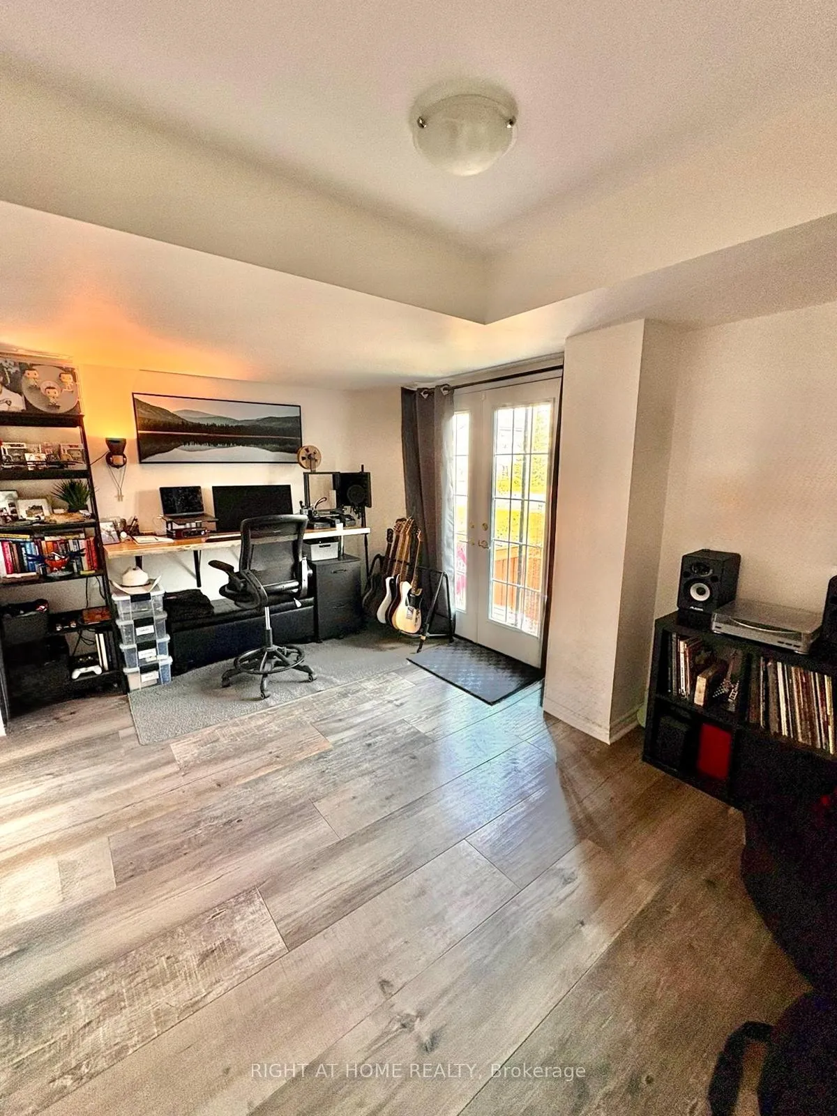 Photo 3 of 15 Andean Lane, Barrie, Holly — HOMEH