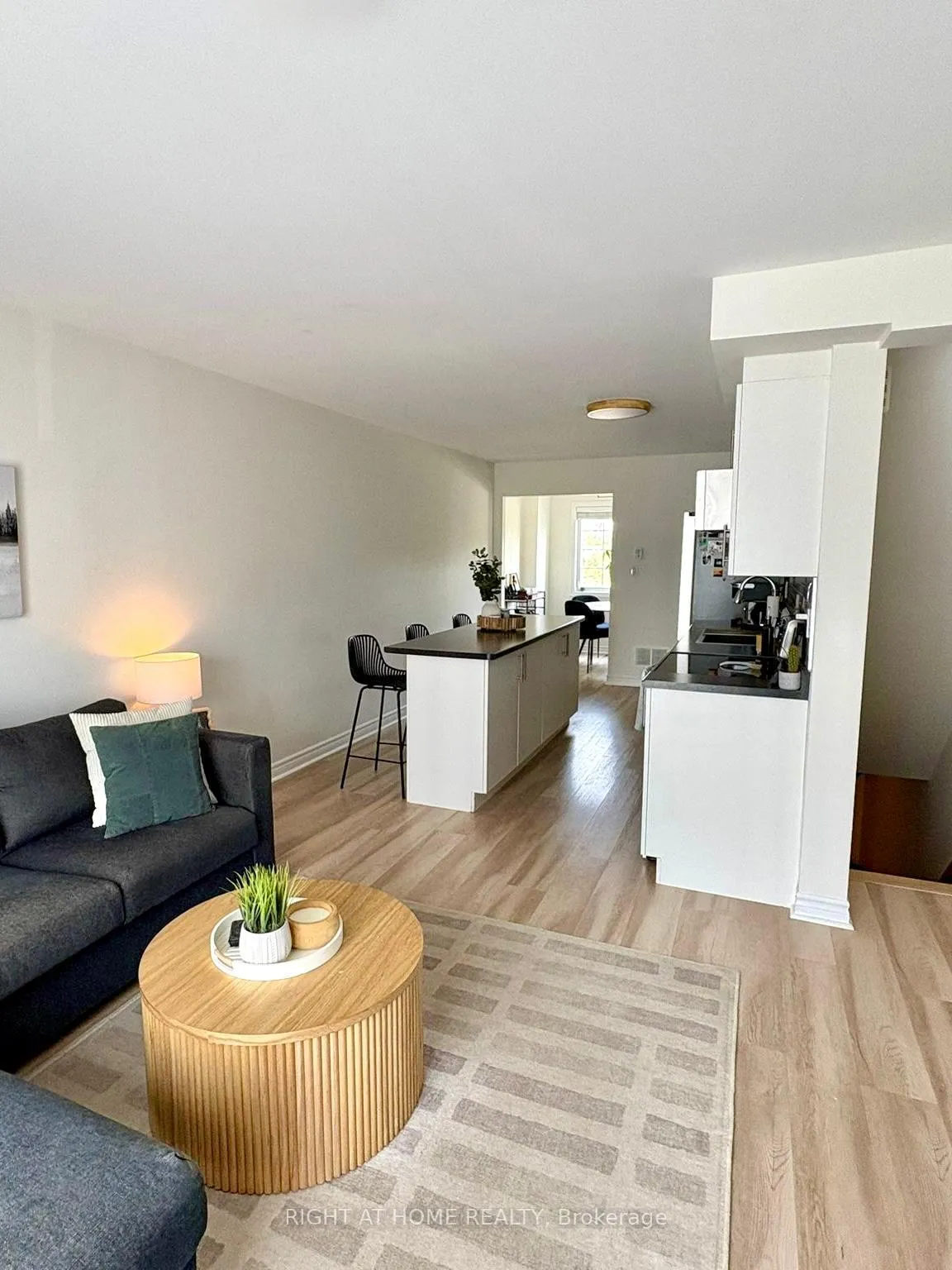 Photo 6 of 15 Andean Lane, Barrie, Holly — HOMEH