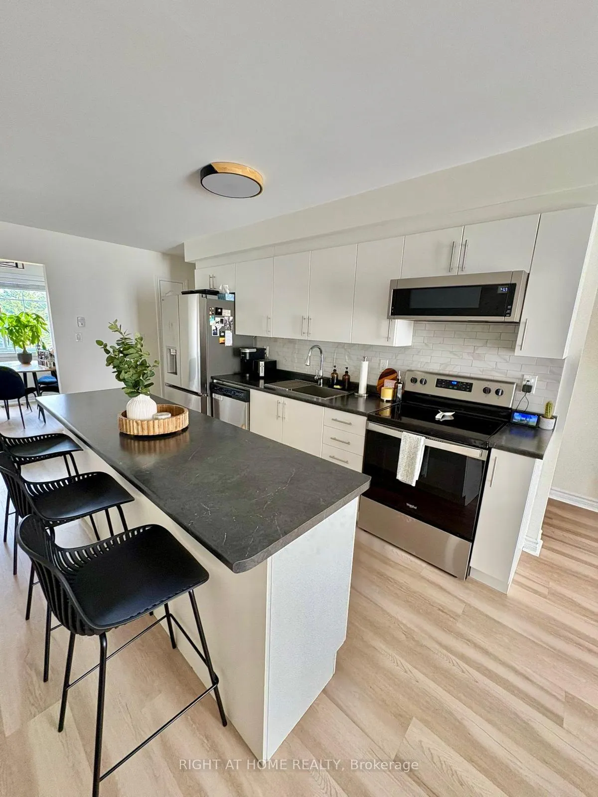 Photo 7 of 15 Andean Lane, Barrie, Holly — HOMEH