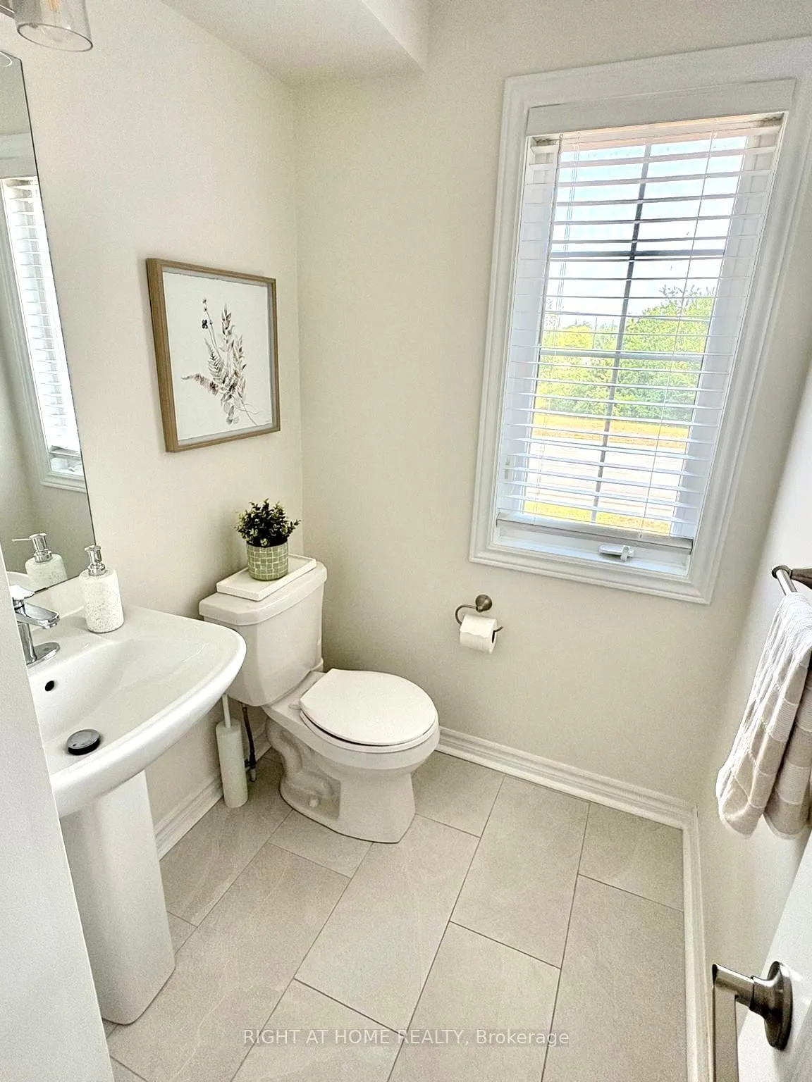 Photo 12 of 15 Andean Lane, Barrie, Holly — HOMEH