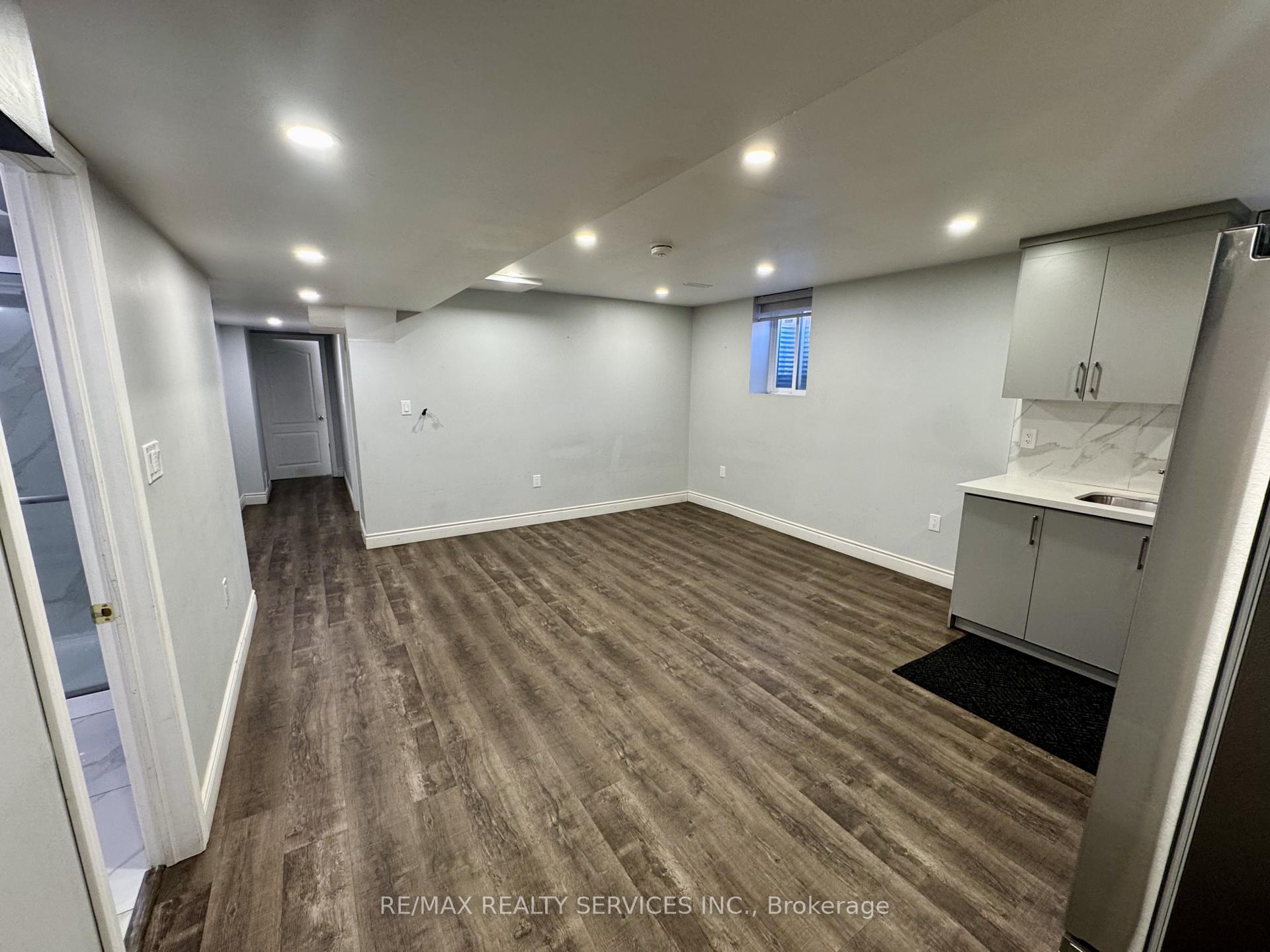 Photo 2 of 34 Elverton Crescent, Brampton, Northwest Brampton — HOMEH
