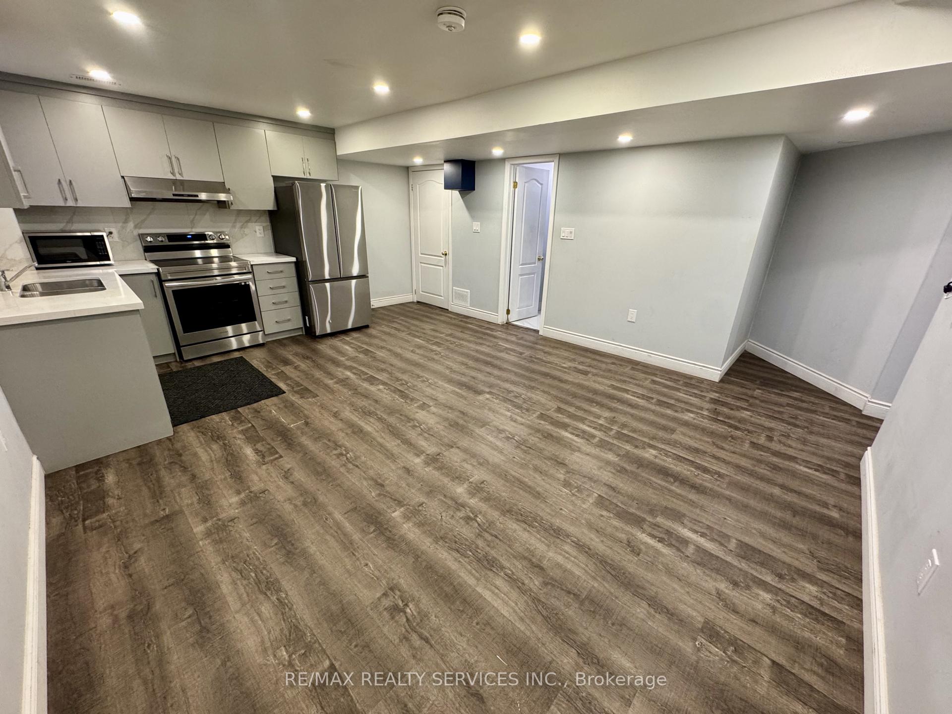Photo 3 of 34 Elverton Crescent, Brampton, Northwest Brampton — HOMEH
