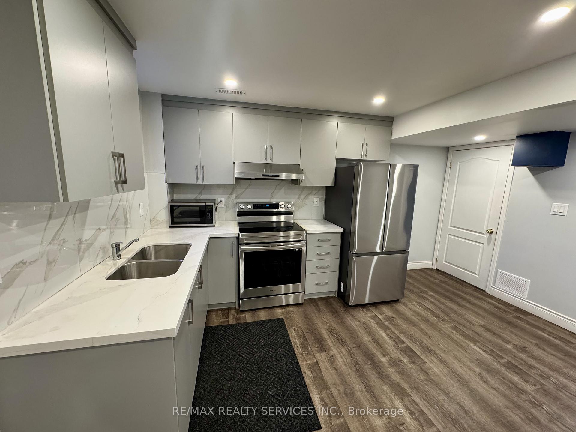 Photo 4 of 34 Elverton Crescent, Brampton, Northwest Brampton — HOMEH
