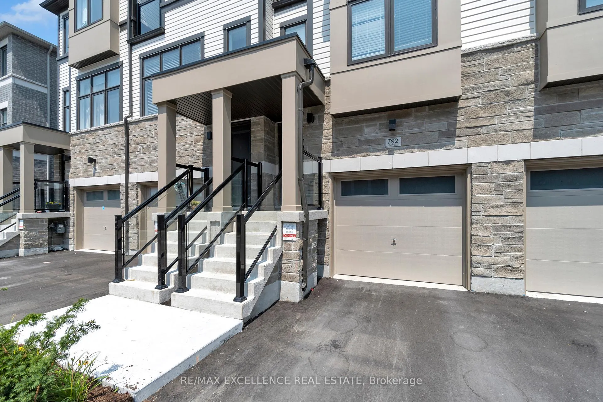Photo 4 of 792 Kootenay Path, Oshawa, Donevan — HOMEH