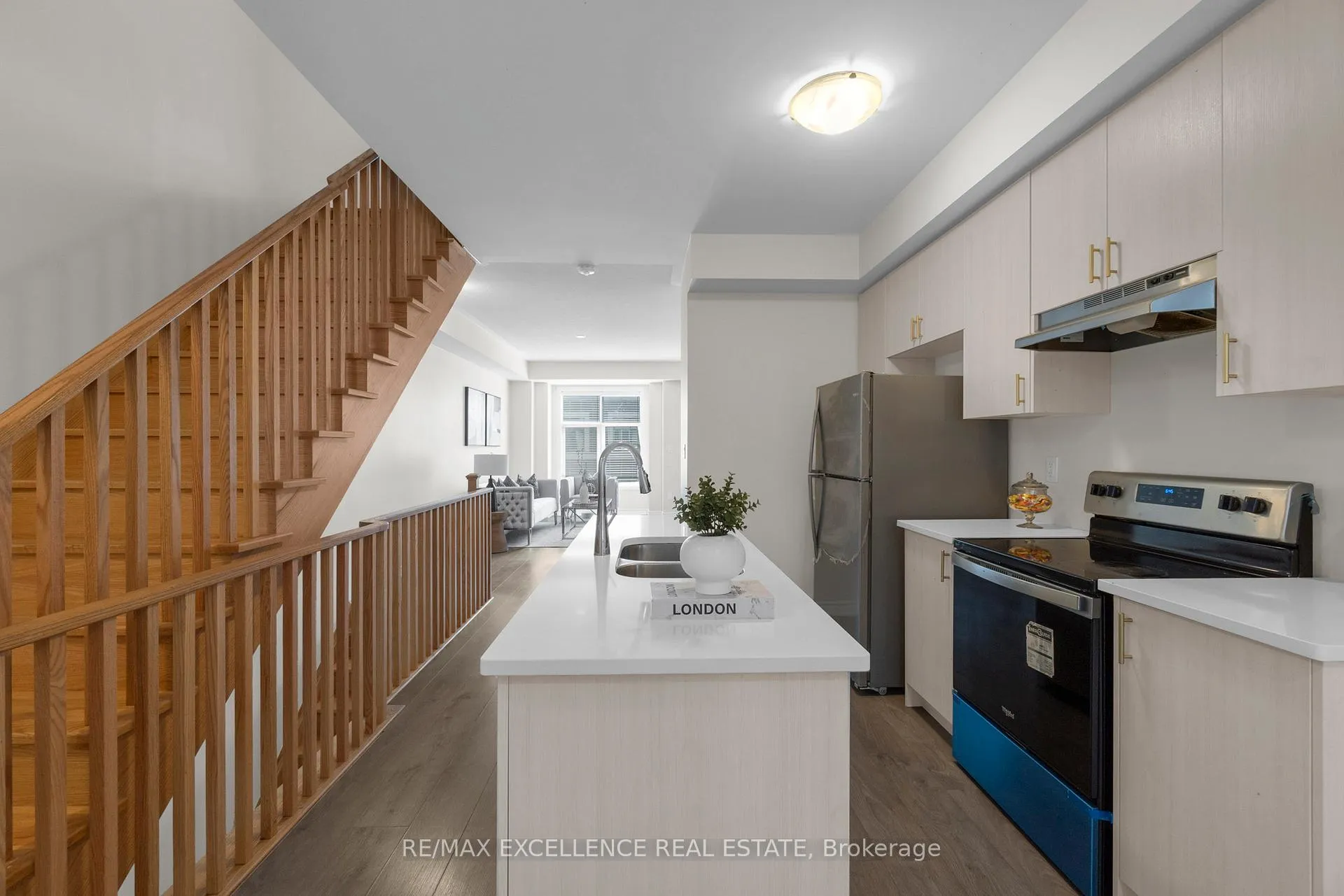 Photo 12 of 792 Kootenay Path, Oshawa, Donevan — HOMEH