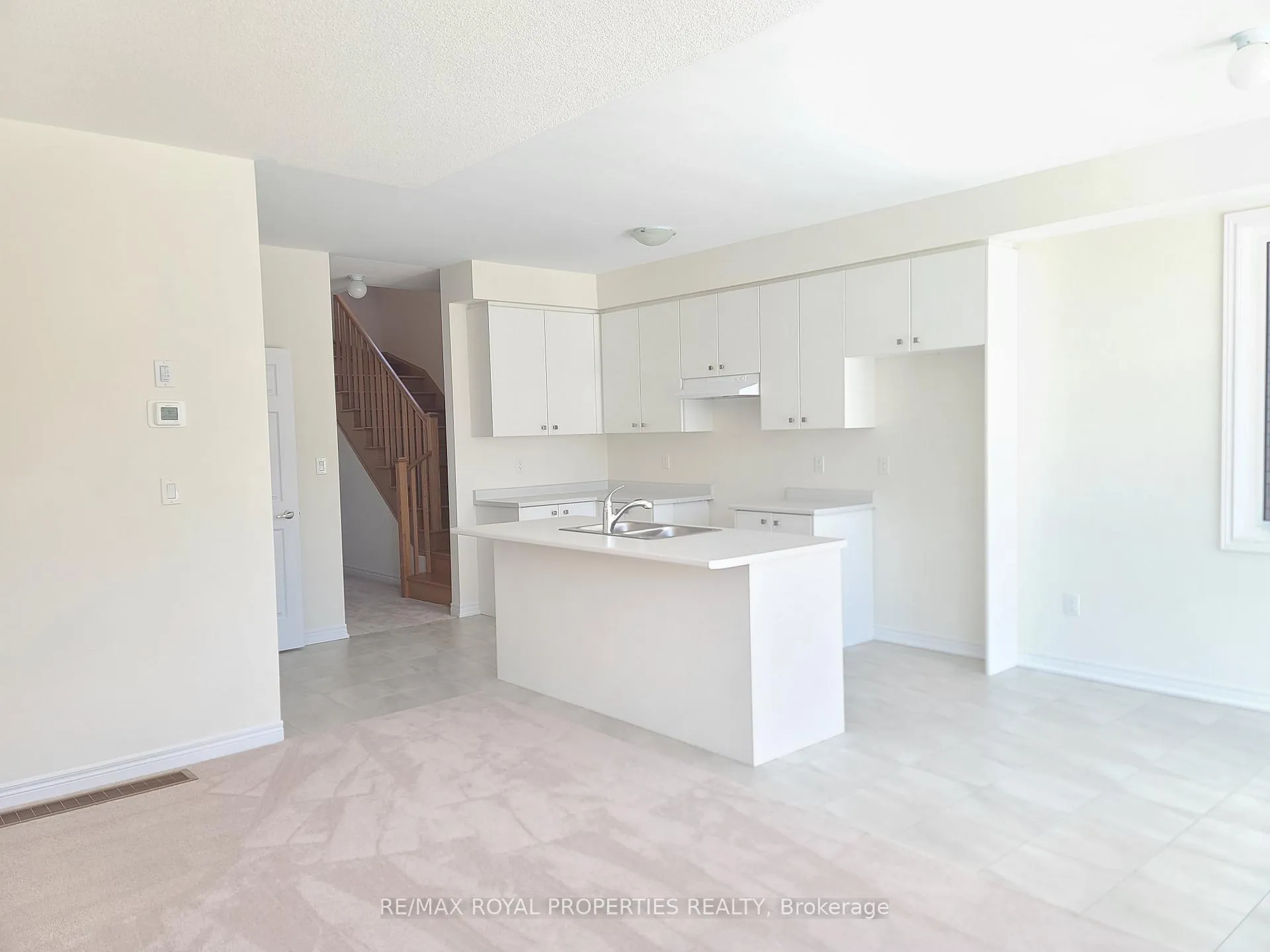 Photo 4 of 967 Elizabeth Mackenzie Drive, Pickering, Rural Pickering — HOMEH