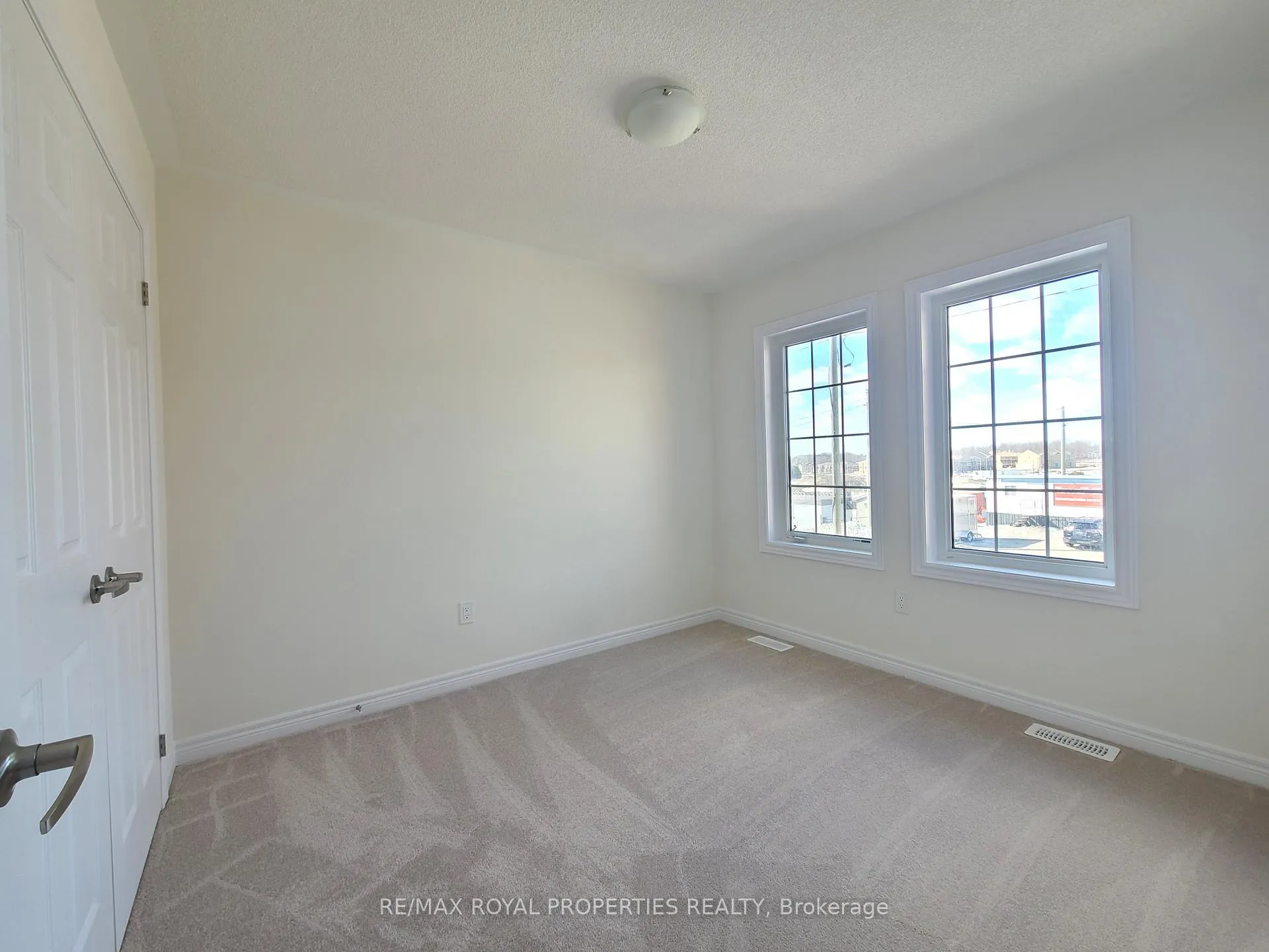 Photo 10 of 967 Elizabeth Mackenzie Drive, Pickering, Rural Pickering — HOMEH