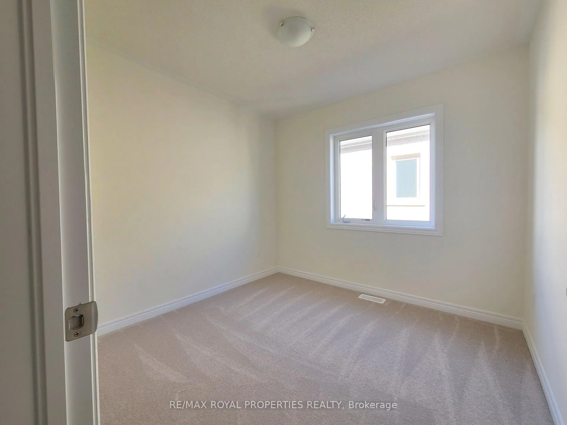 Photo 12 of 967 Elizabeth Mackenzie Drive, Pickering, Rural Pickering — HOMEH