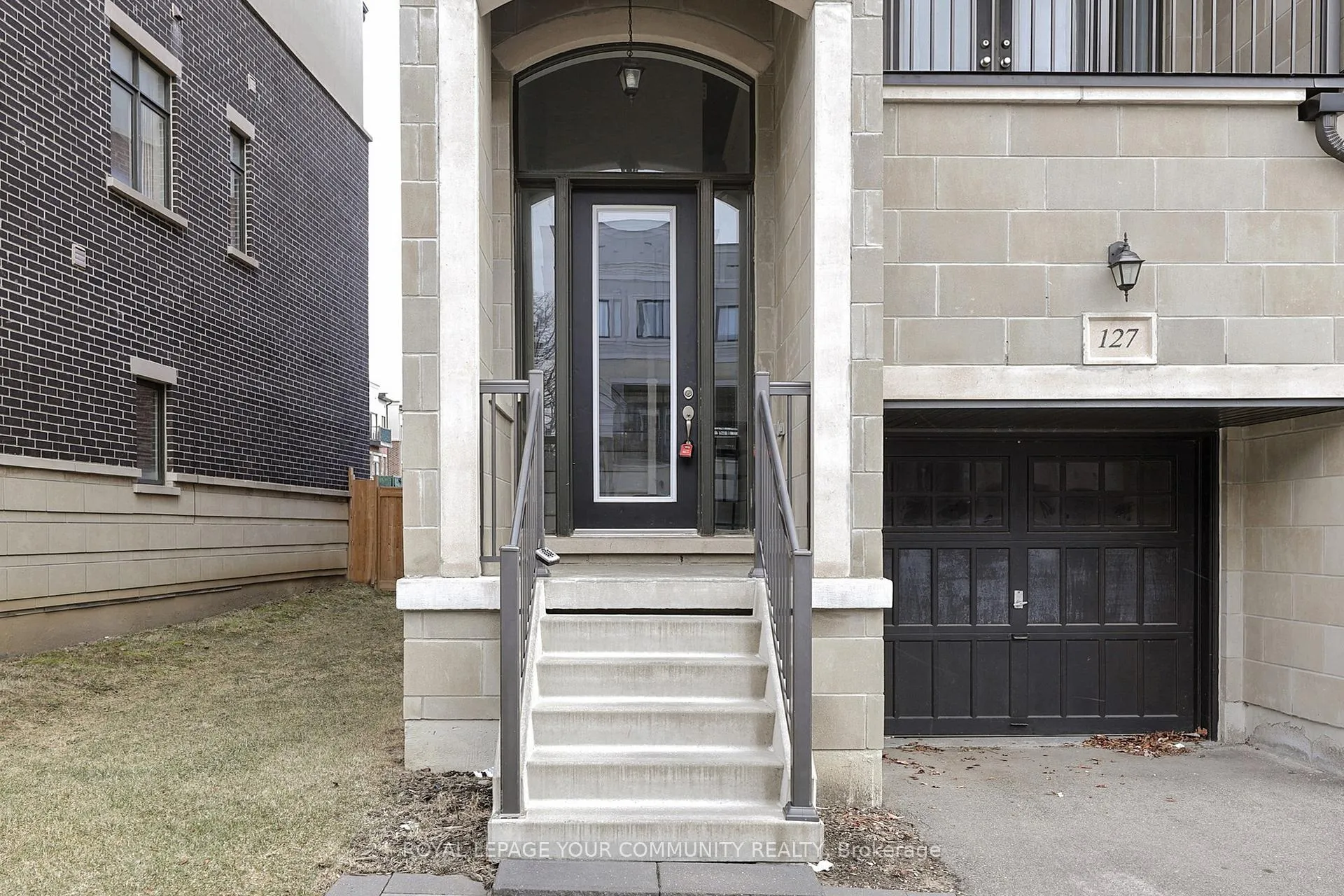 Photo 2 of 127 Arianna Crescent, Vaughan, Patterson — HOMEH